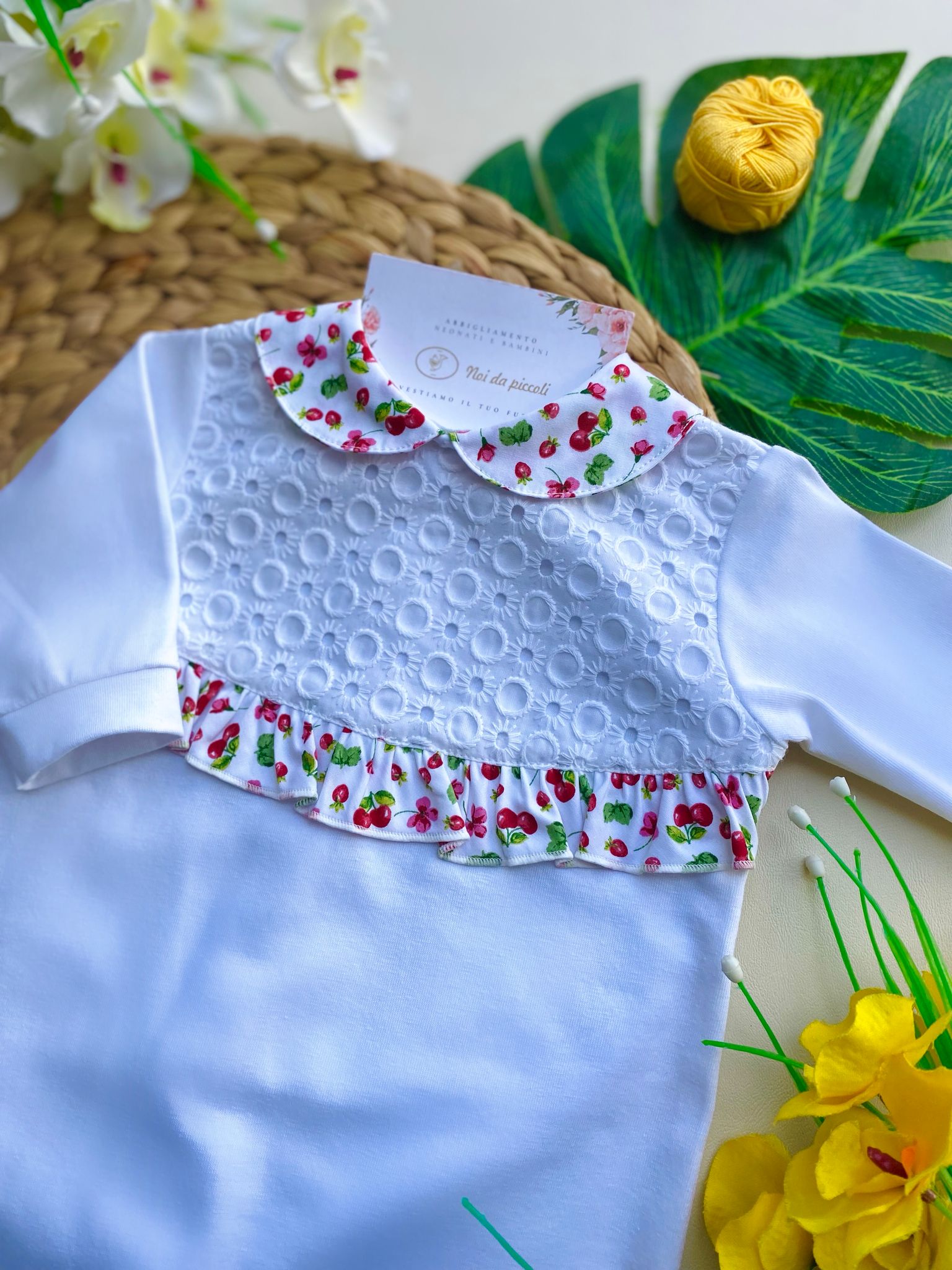 TUTINA BIANCA CON FASCIA E COLLETTO CON CILIEGINE - Noi da piccoli