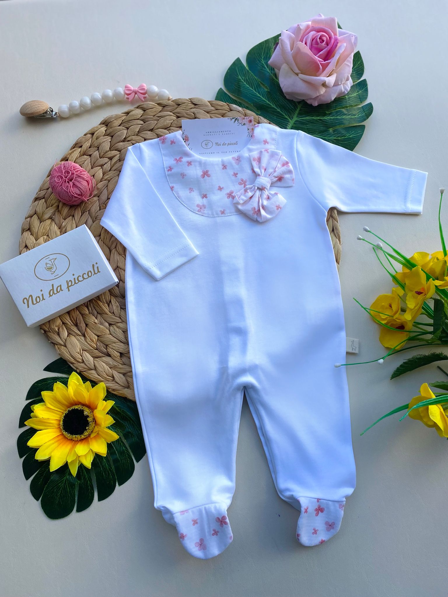 TUTINA BIANCA CON FIOCCHETTO E COLLETTO CON FARFALLINE ROSA - Noi da piccoli