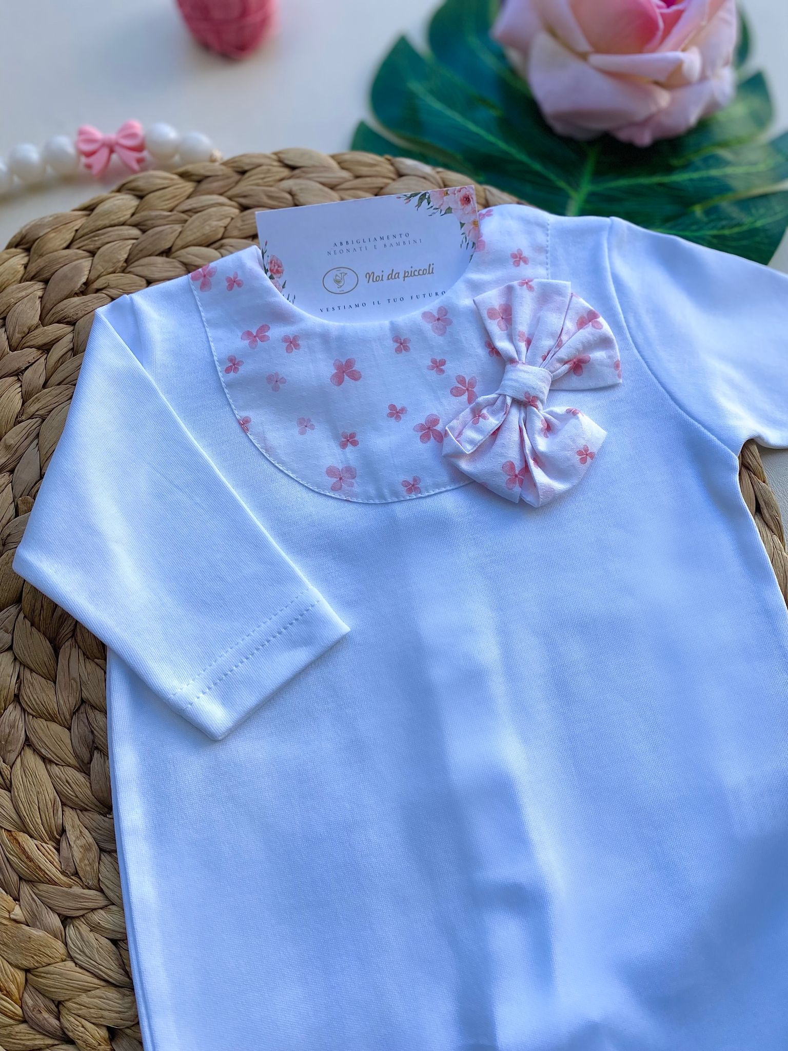 TUTINA BIANCA CON FIOCCHETTO E COLLETTO CON FARFALLINE ROSA - Noi da piccoli