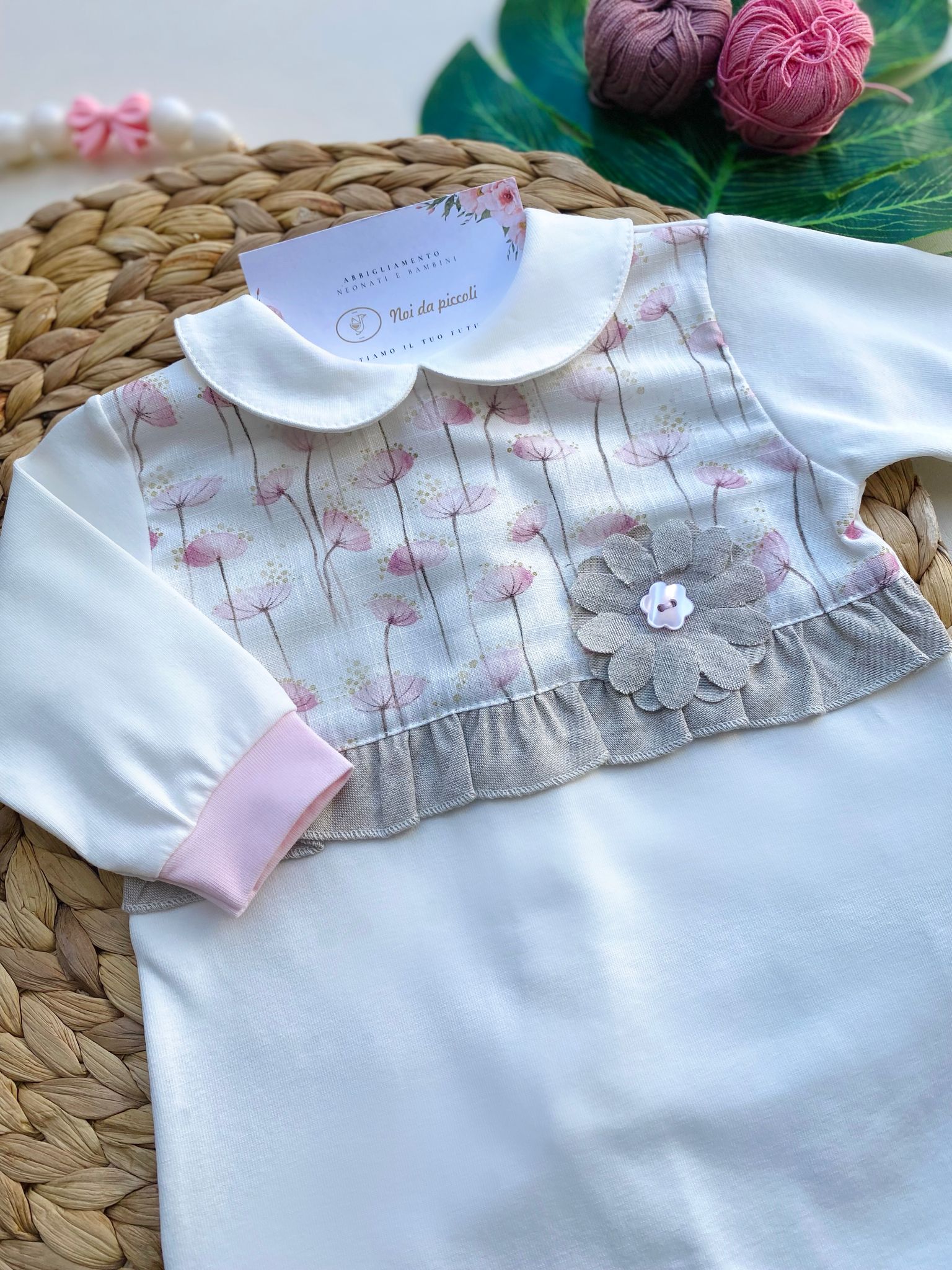 TUTINA BIANCA CON FIORELLINI E FASCIA CENTRALE BEIGE - Noi da piccoli