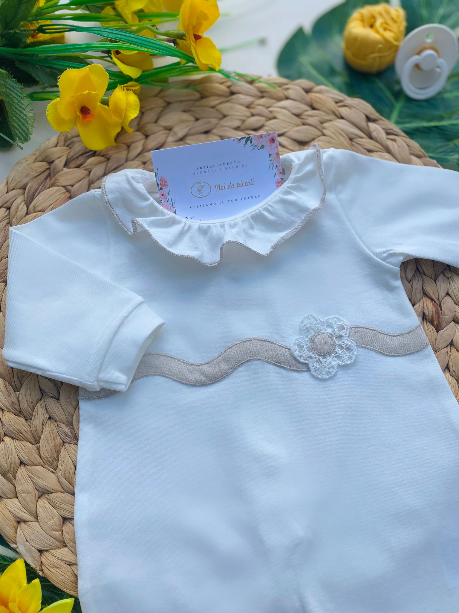 TUTINA BIANCA E BEIGE CON FIORELLINO - Noi da piccoli