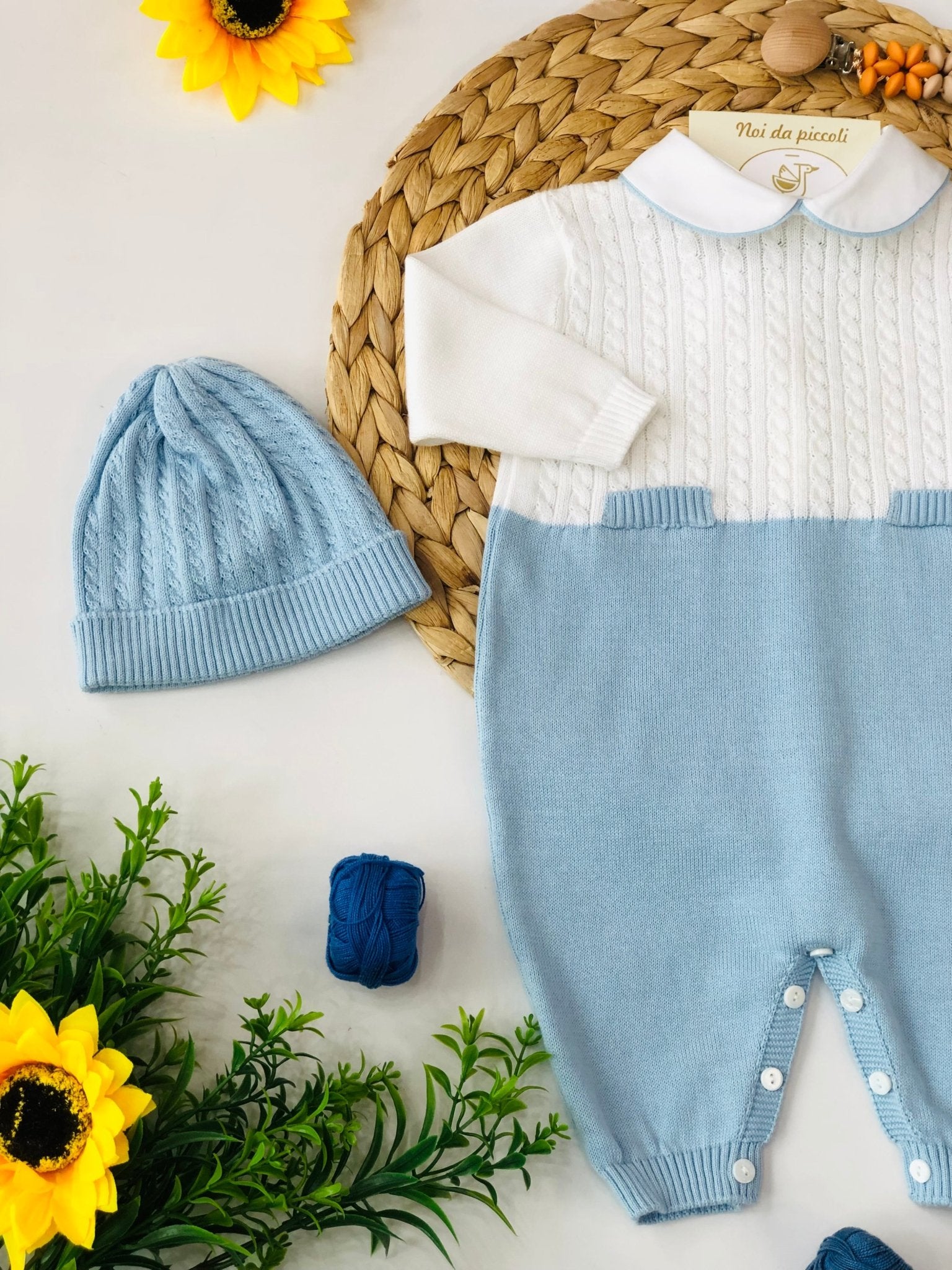 TUTINA BIANCO E AZZURRO CON SET PARURE FILO DI COTONE INTRECCI PICCOLI - Noi da piccoli