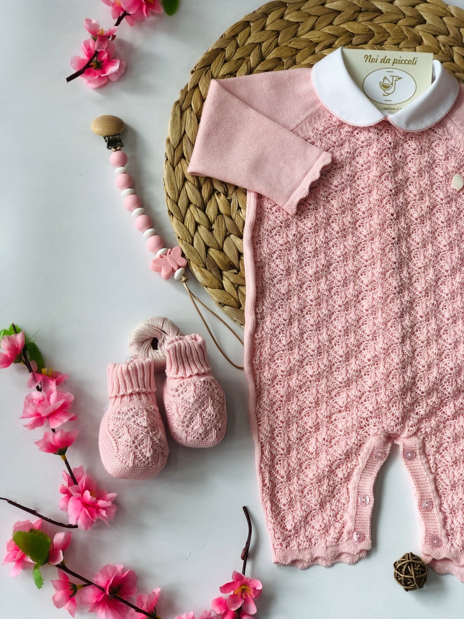TUTINA CON BABBUCCE FILO DI COTONE ROSA TRAFORATO - Noi da piccoli