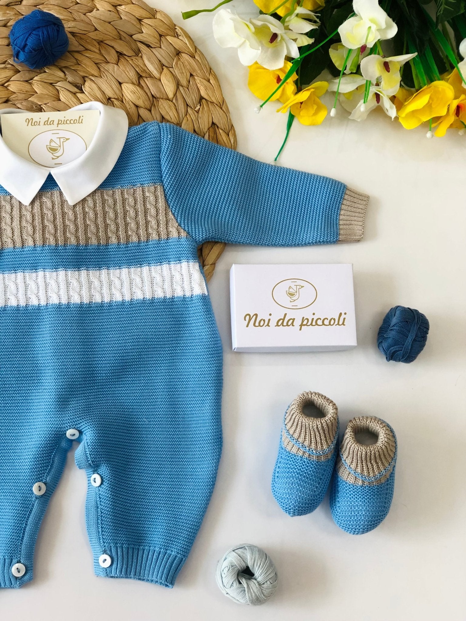 TUTINA CON BABBUCCE IN FILO DI COTONE CIELO BIANCO BEIGE - Noi da piccoli