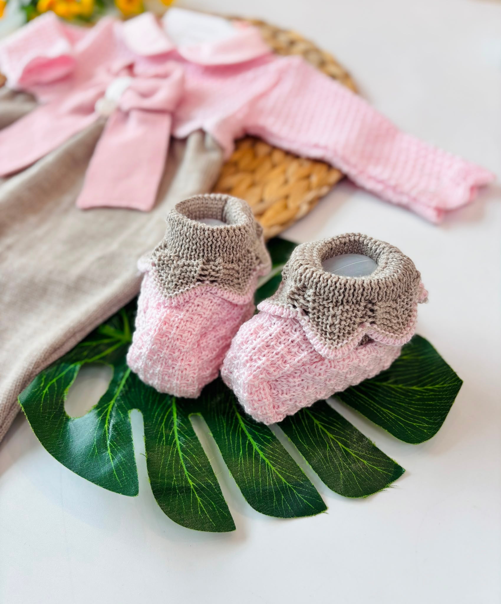 TUTINA CON PARURE 100% IN LANA MERINO EXTRAFINE ROSA E BEIGE - Noi da piccoli