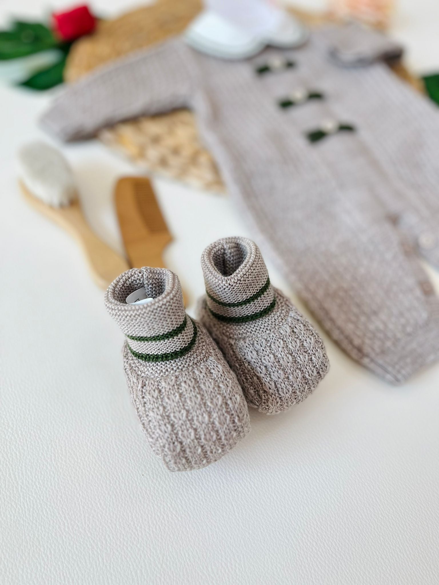 TUTINA CON PARURE 100% LANA TORTORA VERDE OLIVA - Noi da piccoli