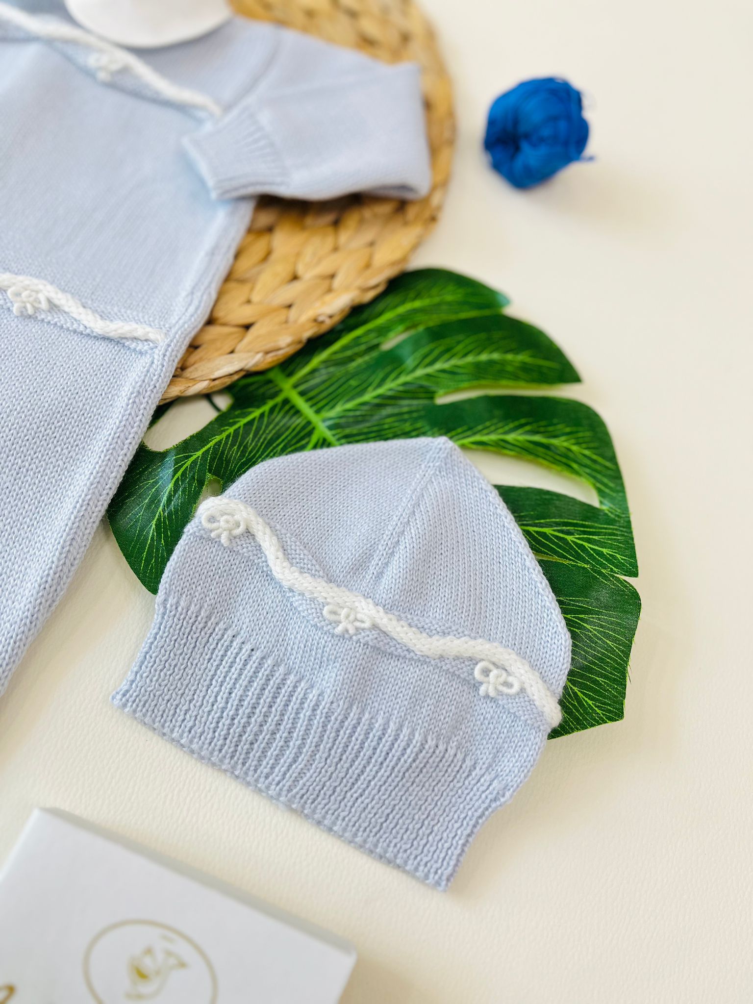 TUTINA CON PARURE ARTEMIDE 100% LANA MERINO CIELO E PANNA - Noi da piccoli