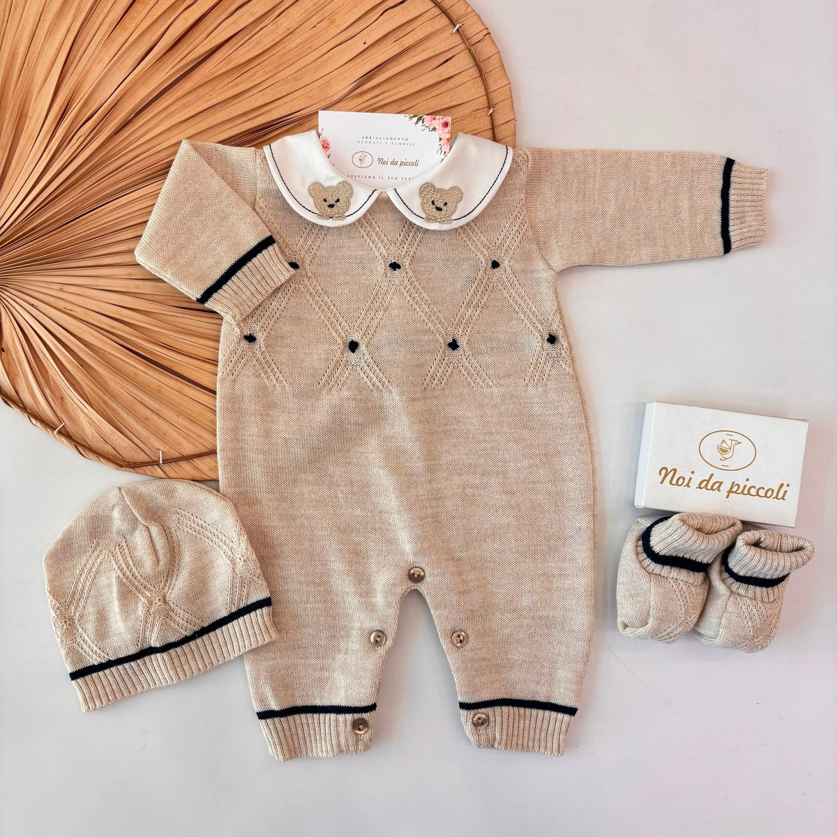 Tutina con Parure Filato Caldo Beige Blu Bebe' Margo' - Noi da piccoli