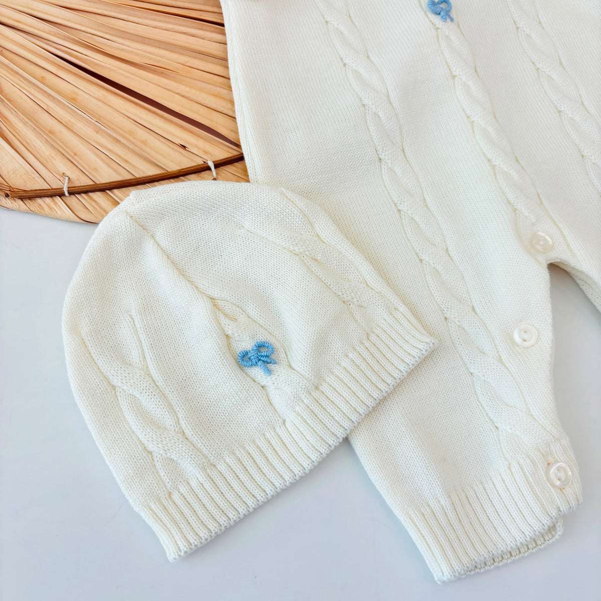 Tutina con Parure Filato Caldo Panna Cielo Bebe' Margo' - Noi da piccoli
