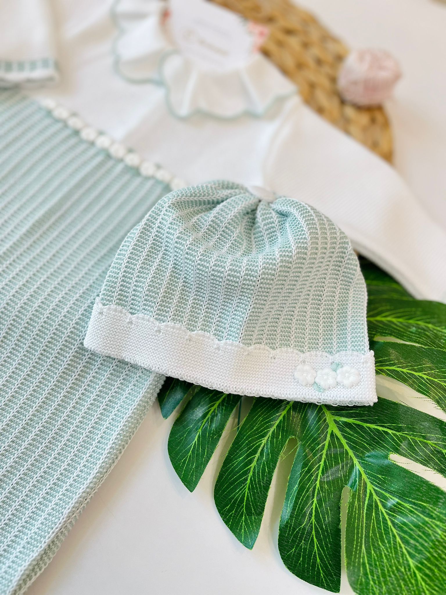 TUTINA CON SET PARURE 100% FILO DI COTONE BIANCO SALVIA - Noi da piccoli