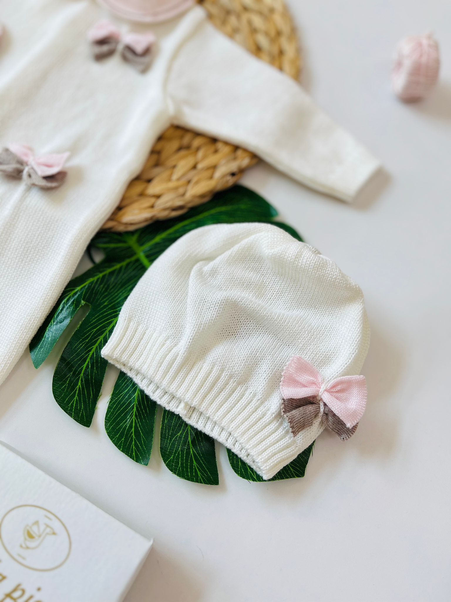 TUTINA CON SET PARURE 100% LANA VANIGLIA TORTORA ROSA - Noi da piccoli