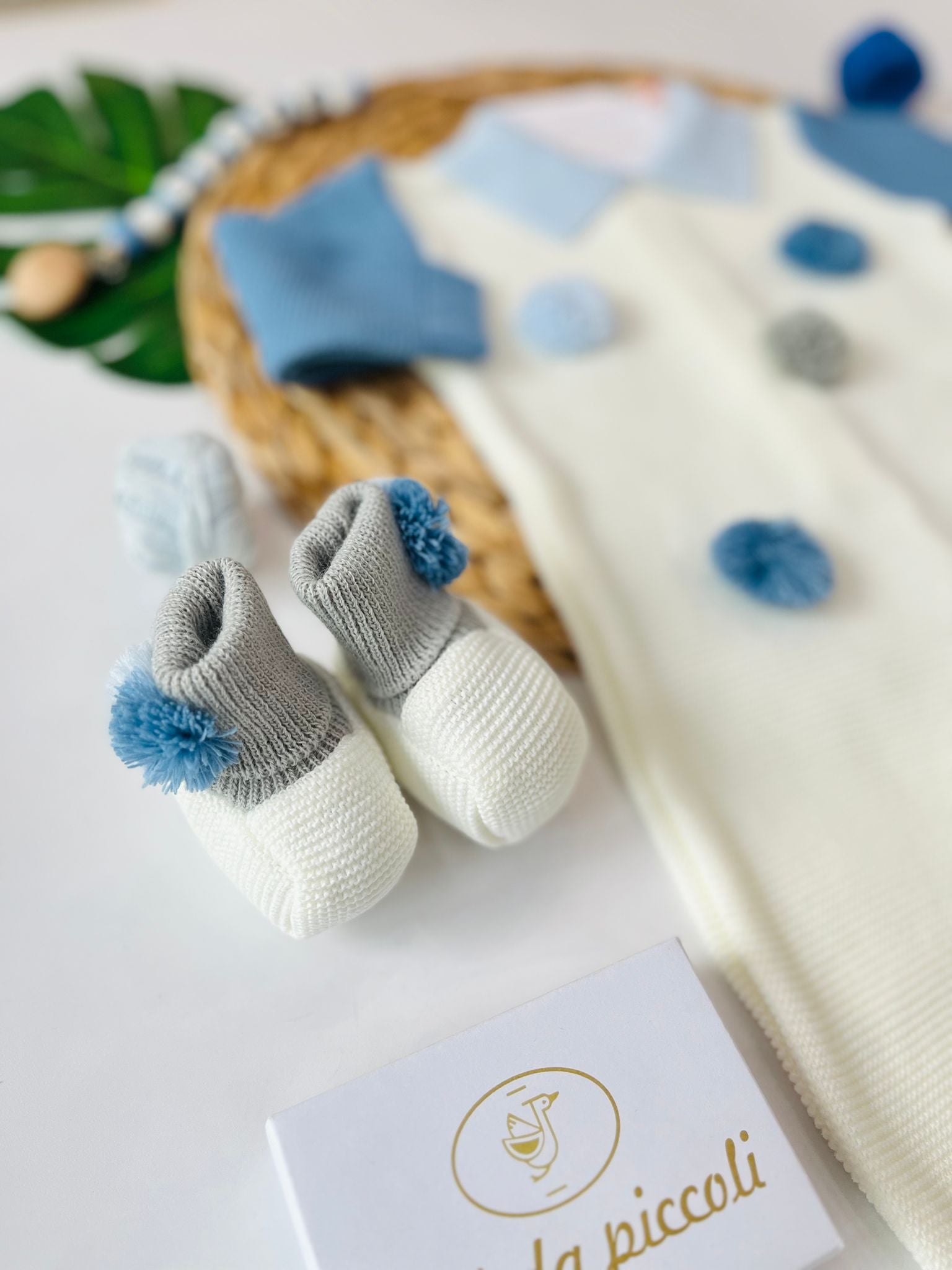 TUTINA CON SET PARURE PON POM COLOR FILATO CALDO PANNA - Noi da piccoli