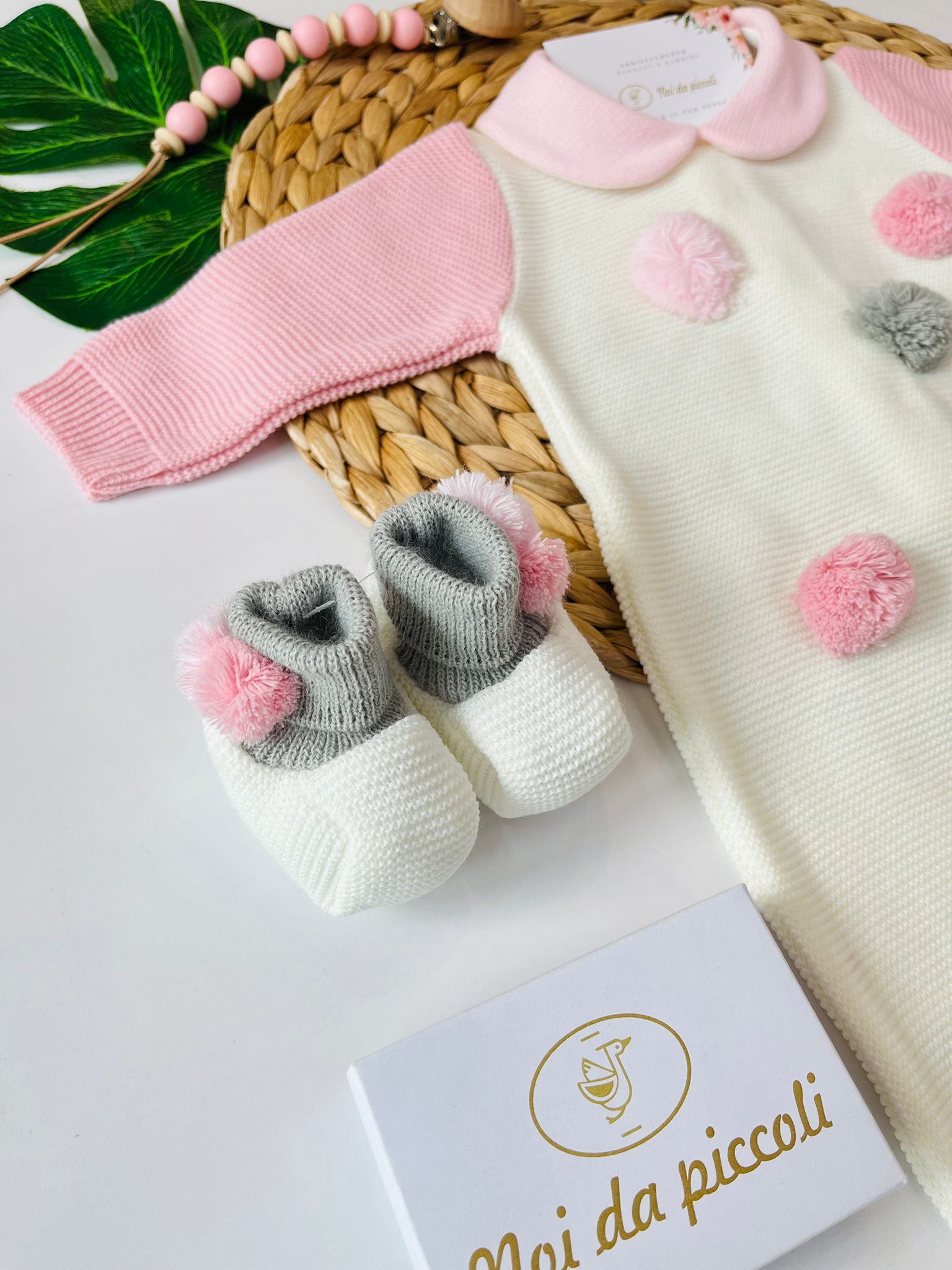 TUTINA CON SET PARURE PON POM COLOR FILATO CALDO ROSA - Noi da piccoli