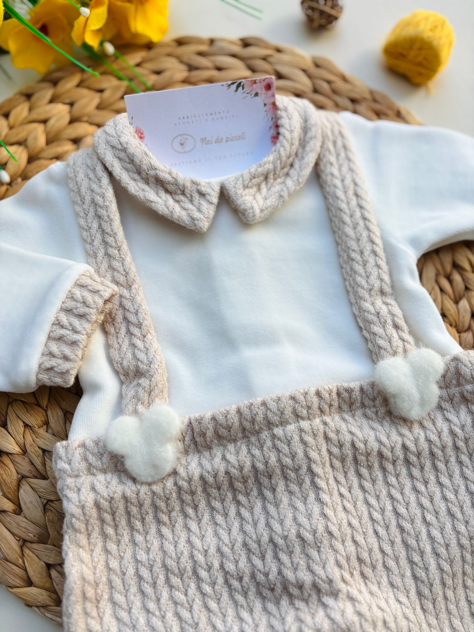 TUTINA IN CINIGLIA A FINTA SALOPETTE AD INTRECCIO E ORSETTI BIANCO BEIGE - Noi da piccoli