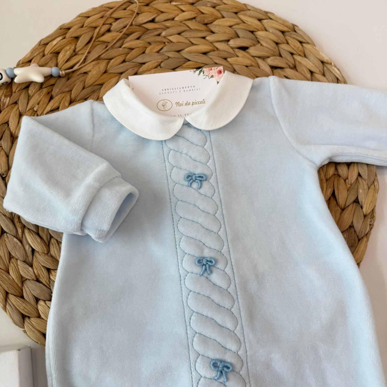 TUTINA IN CINIGLIA CIELO CON RICAMI FLOREALI E LAVORAZIONE A TRECCE - Noi da piccoli