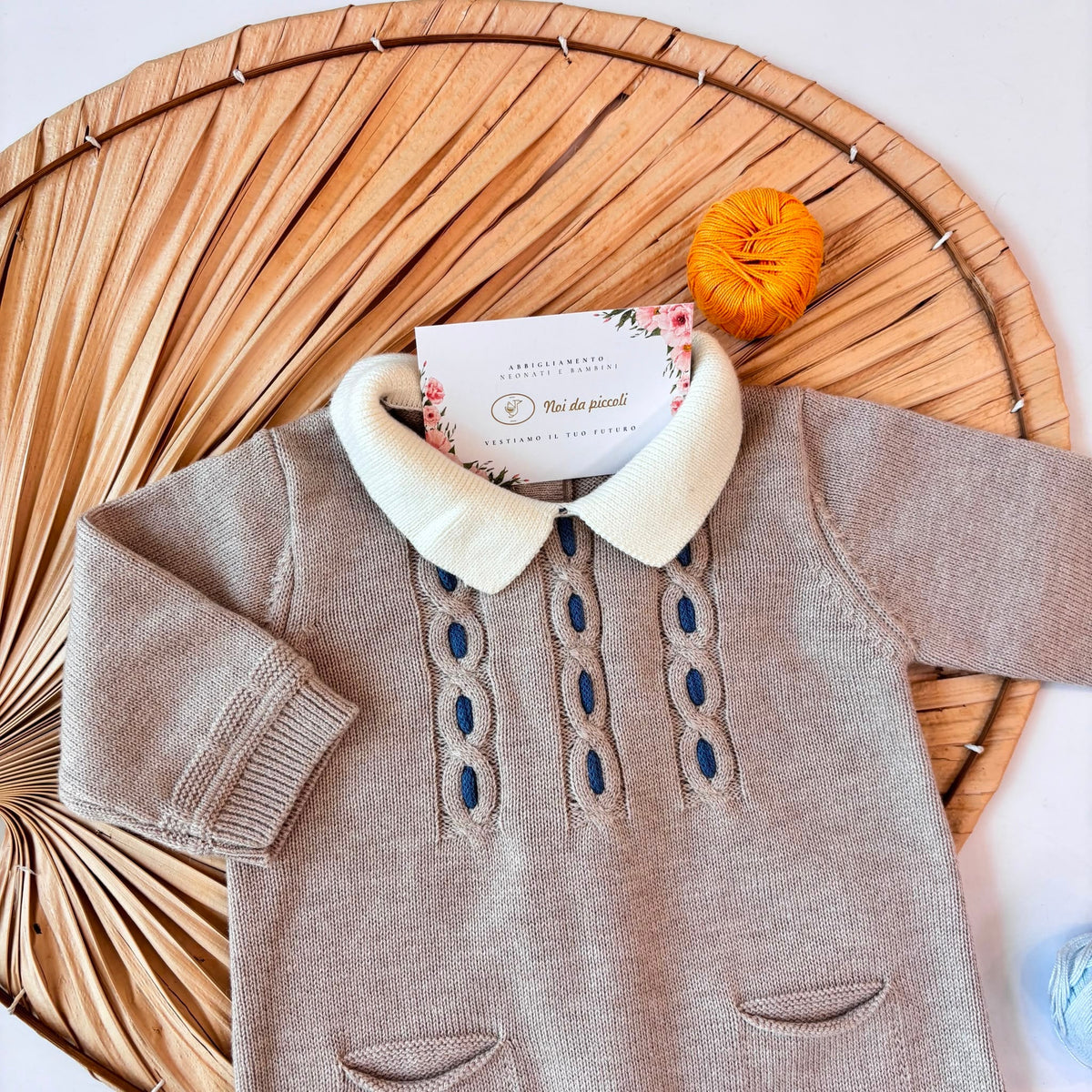 Tutina in Cotone Caldo Mocca con un Elegante Colletto Mayoral - dettaglio 1