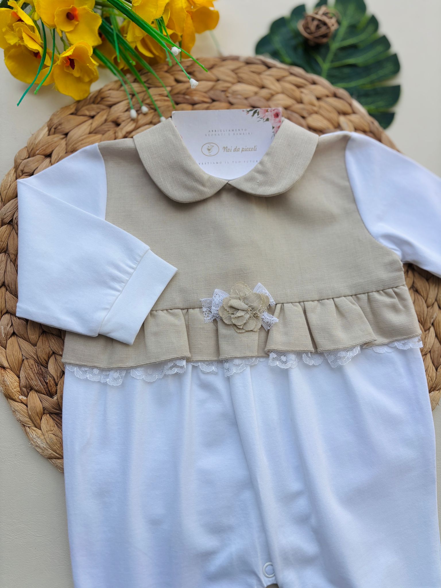 TUTINA IN COTONE CON FIORELLINO BIANCO BEIGE - Noi da piccoli