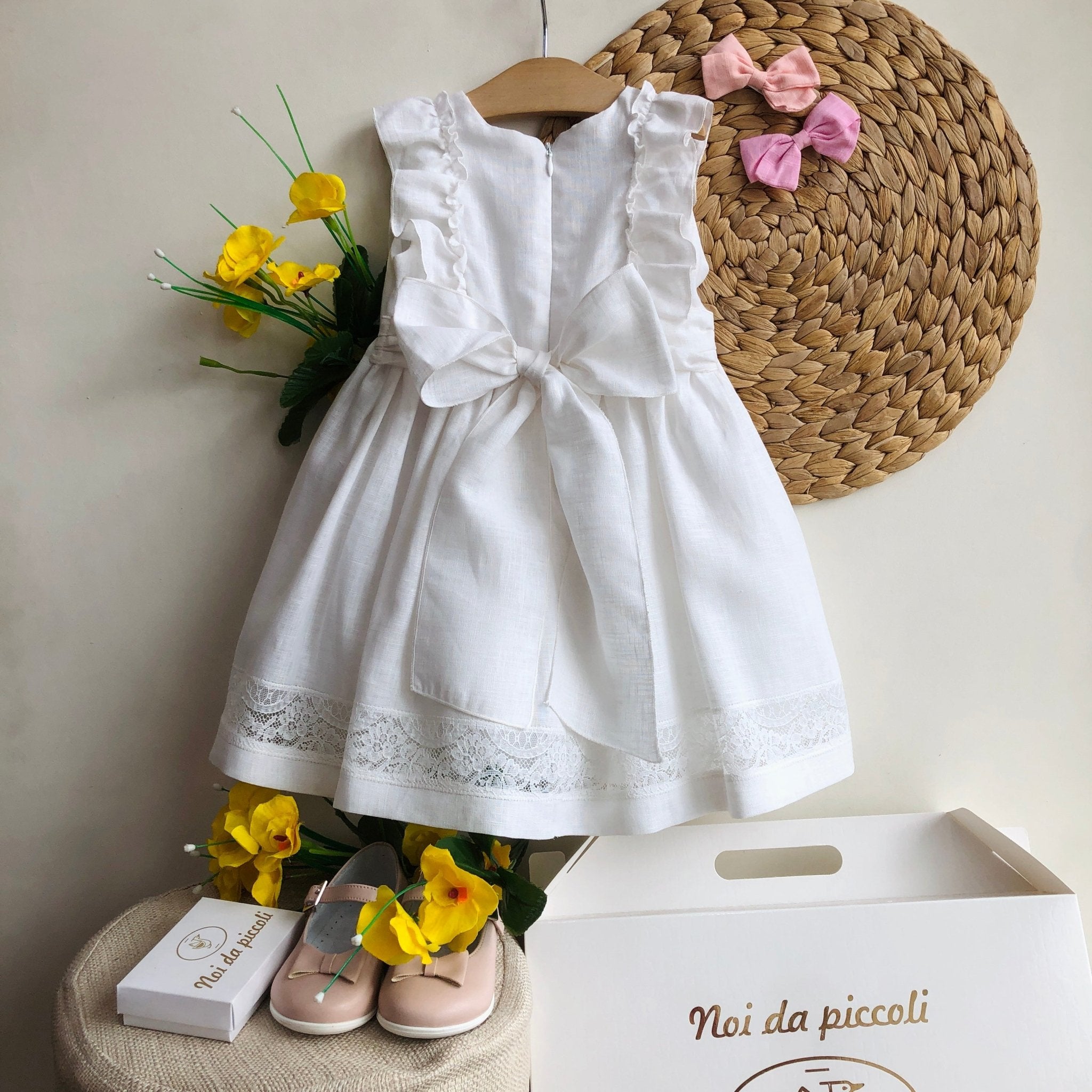 VESTINA BIANCO CON FIORI E PIZZO 100% LINO - Noi da piccoli