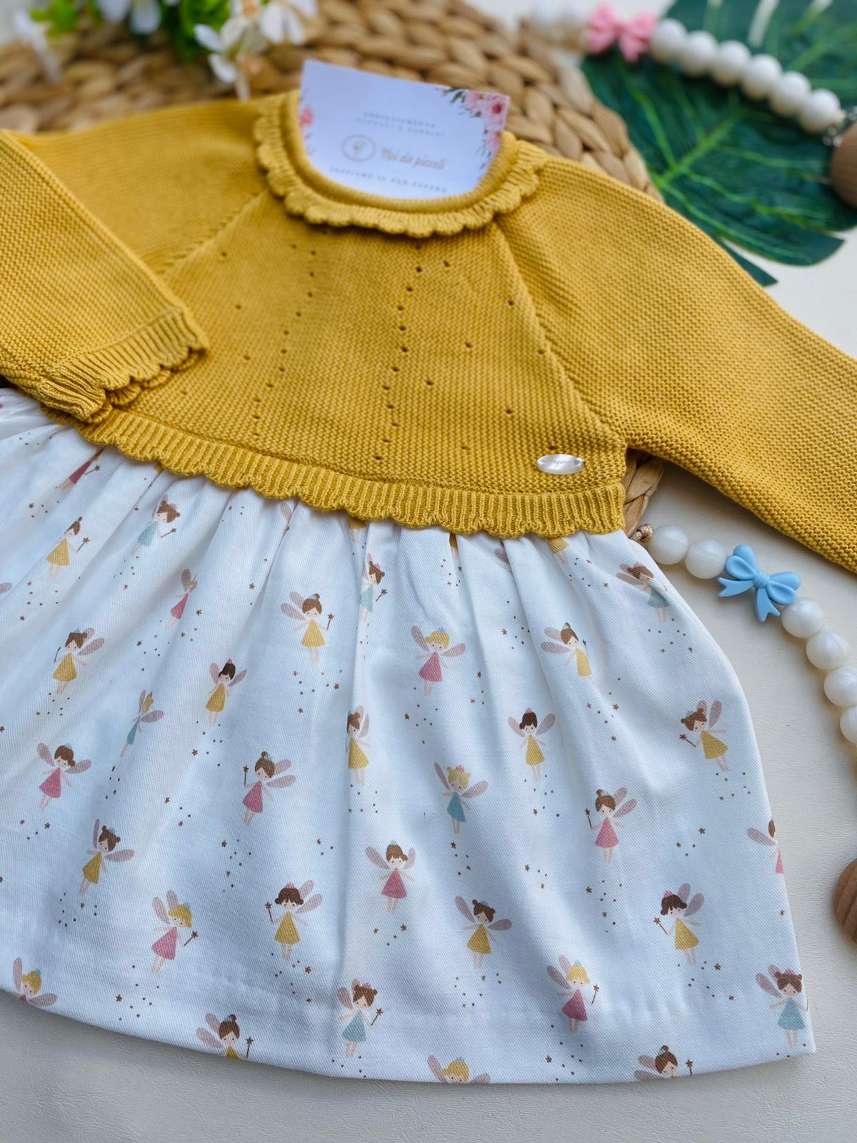 VESTINA BICOLOR CON FATINE COLORATE FILATO CALDO BIANCO SENAPE - Noi da piccoli