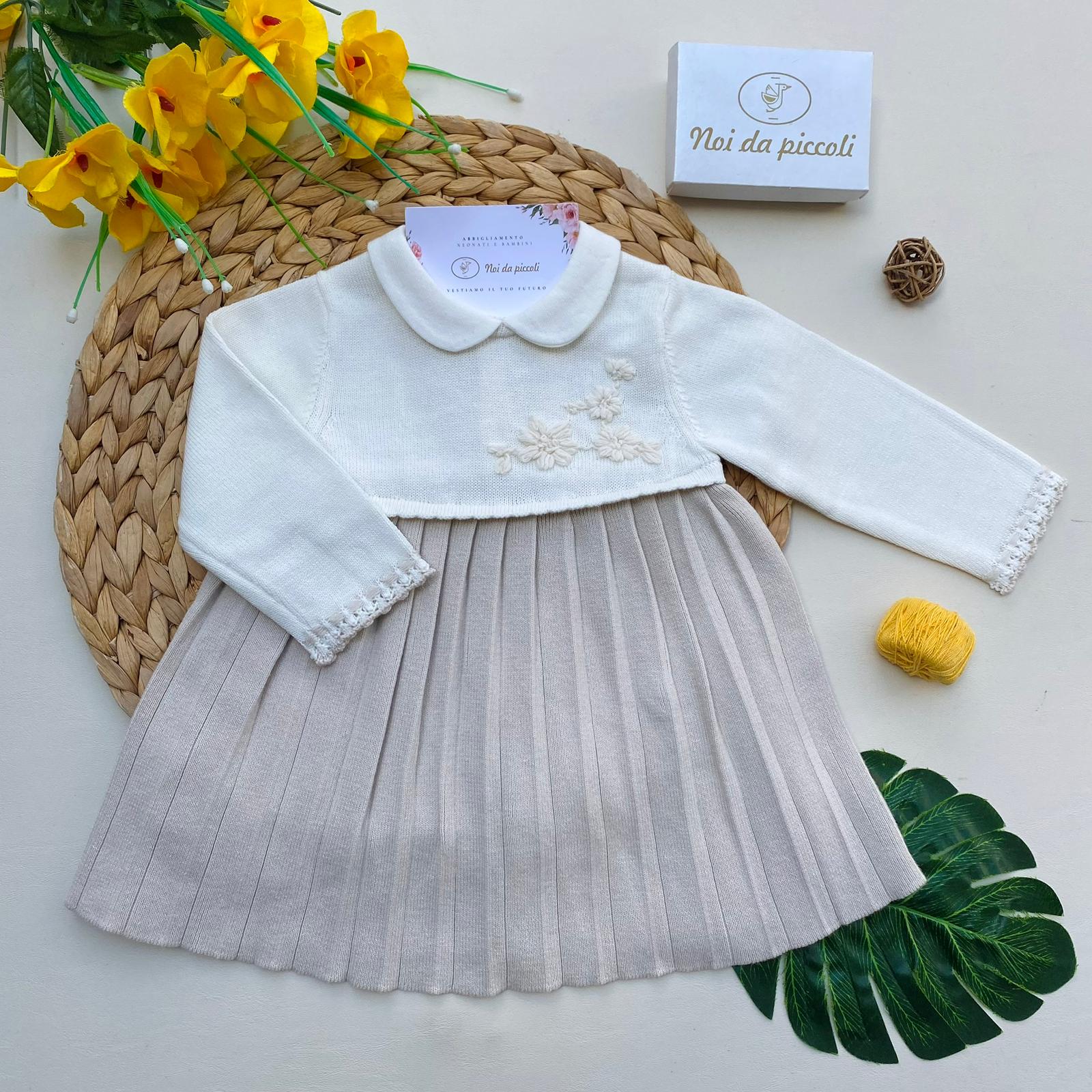 VESTINA BICOLOR CON FIORELLINI FILATO CALDO BEIGE - Noi da piccoli