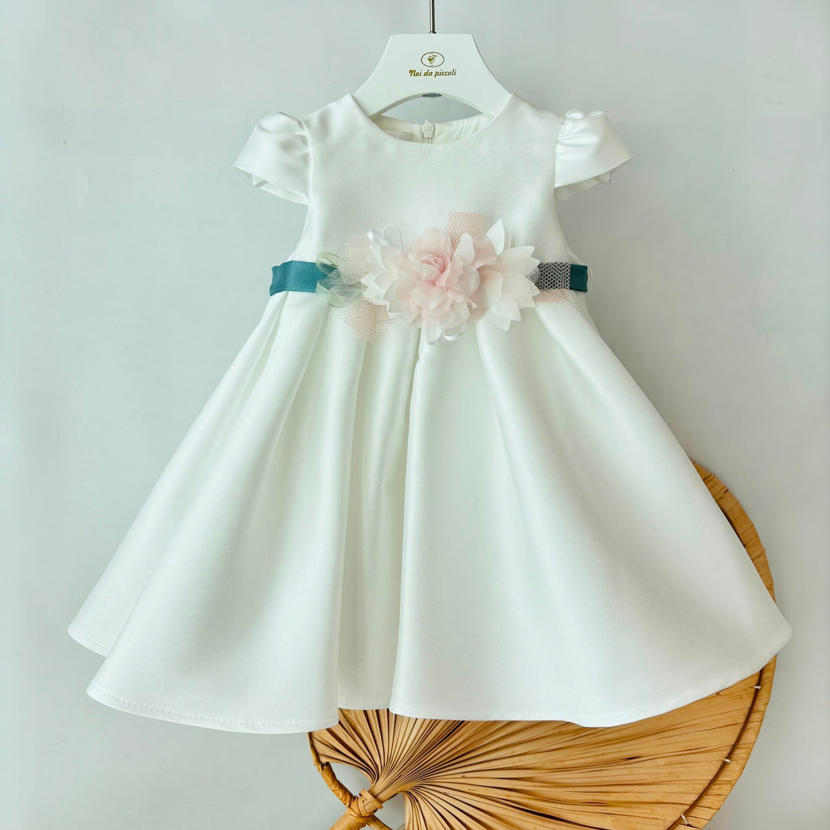 Vestina Cerimoniale con Fascia in Fiore Bianco Evi - Noi da piccoli