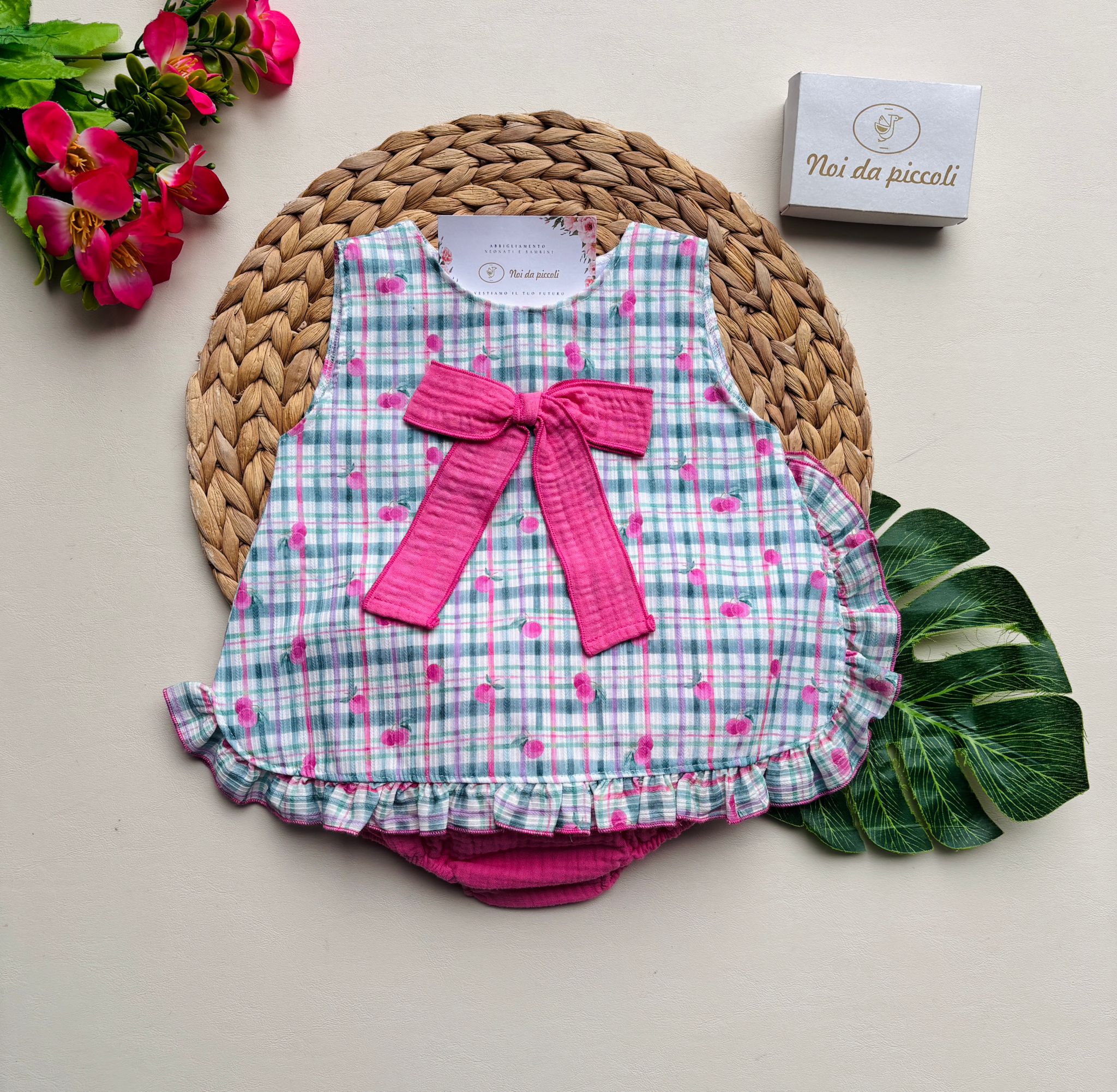 VESTINA CON CULOTTE IN COTONE A QUADRONI CON FIOCCO FUCSIA - Noi da piccoli