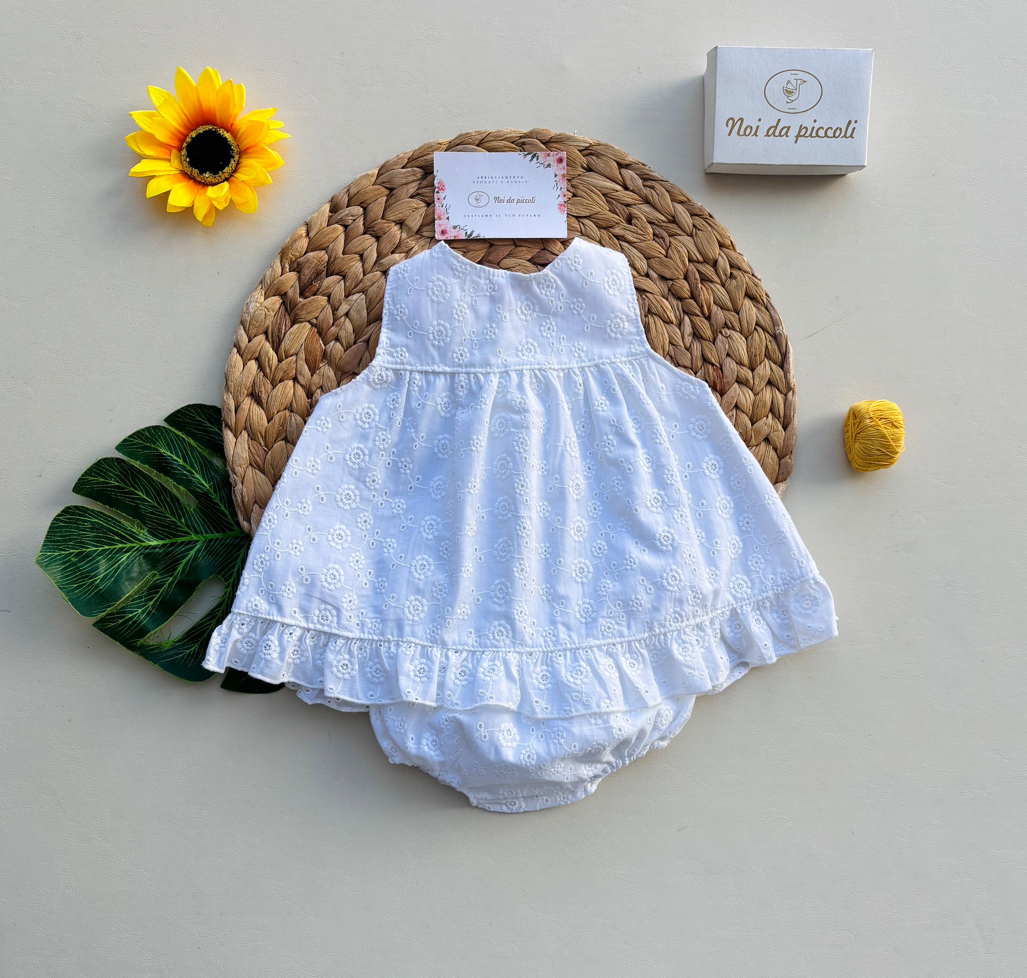 VESTINA CON CULOTTINA IN COTONE CON FIORELLINI BIANCO - Noi da piccoli