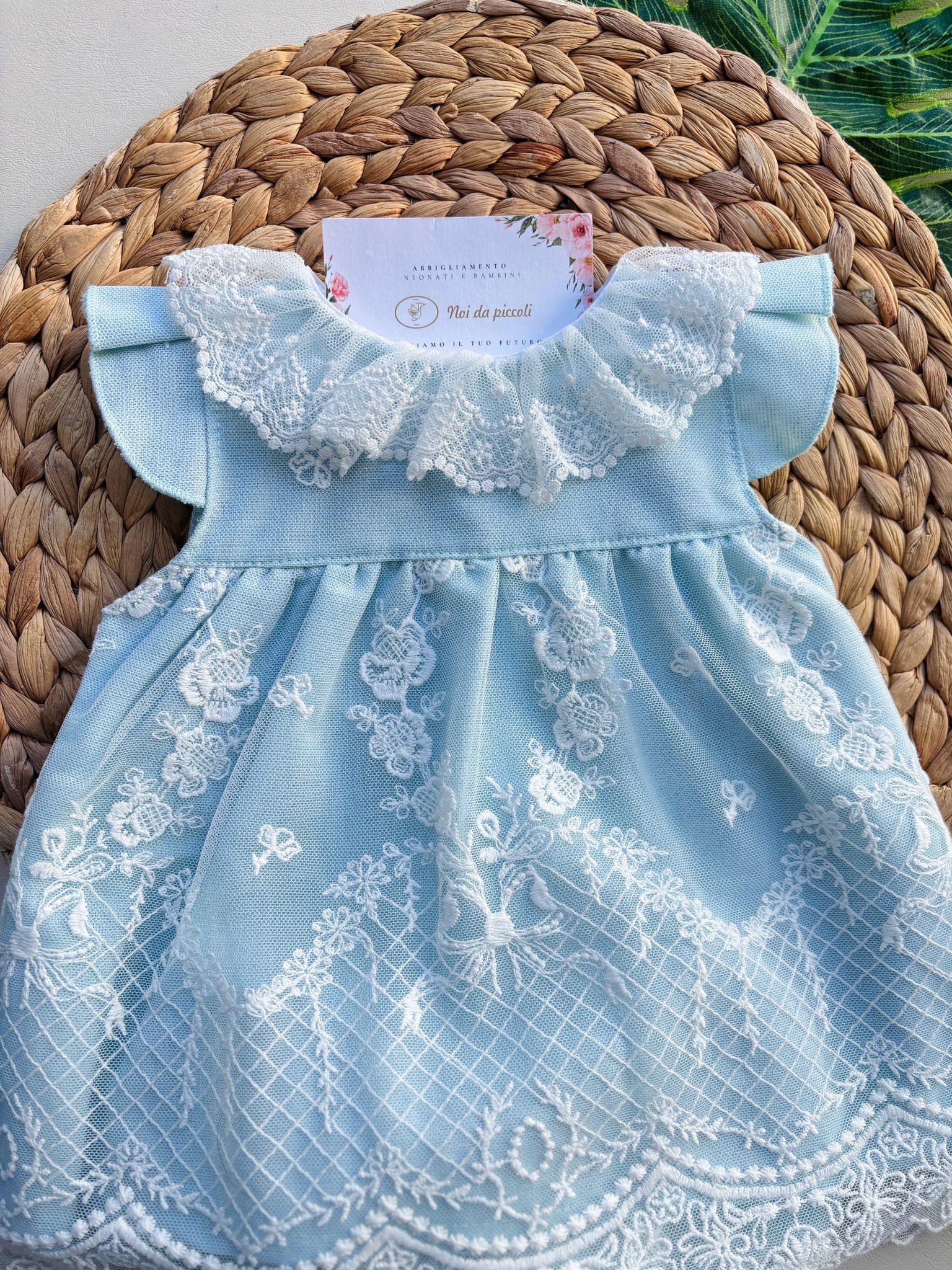 VESTINA CON CULOTTINA IN COTONE E LINO CON PARTICOLARI RICAMI VERDE ACQUA - Noi da piccoli