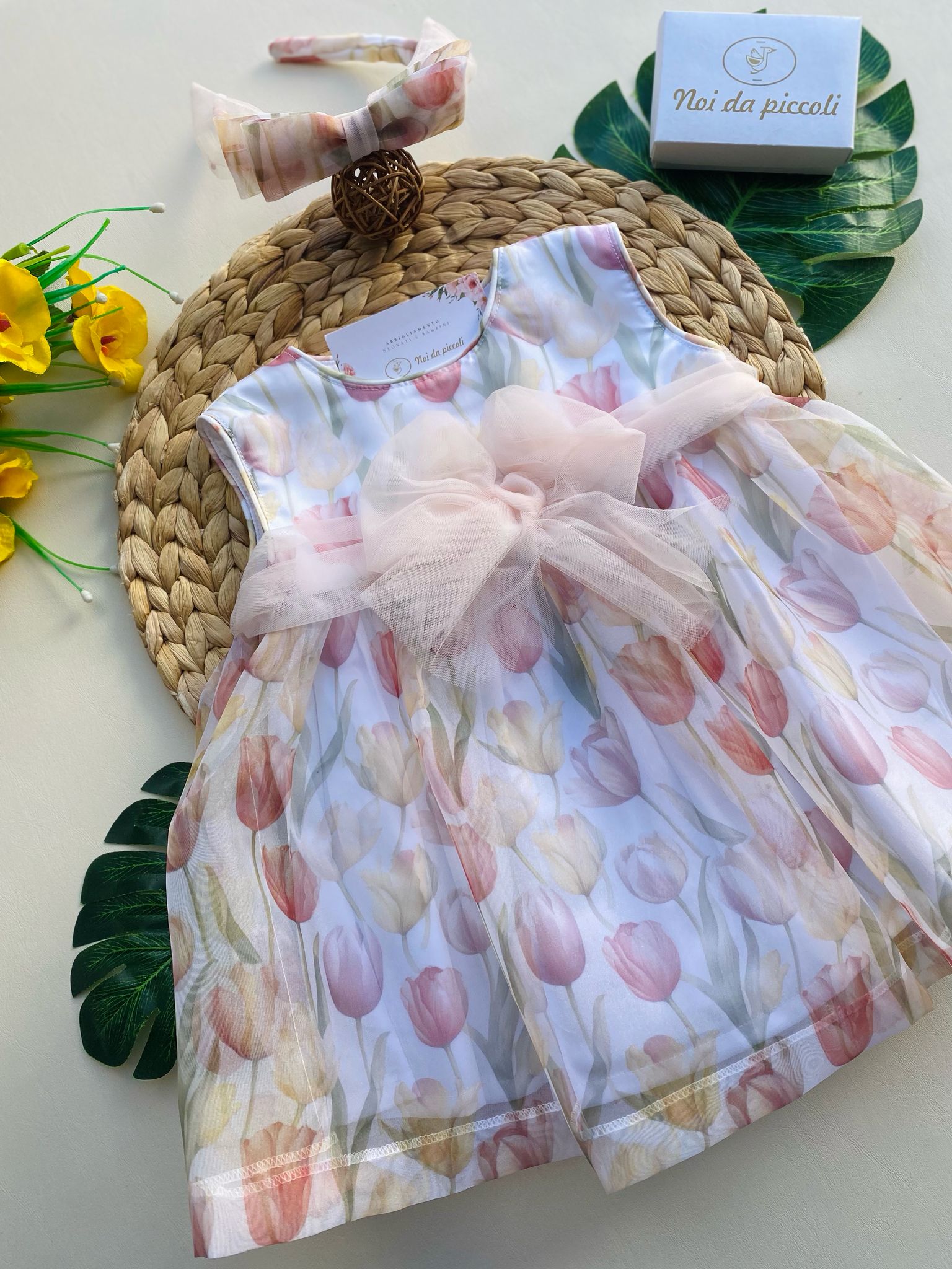 vestina con fantasia floreale e fiocchetto centrale rosa - Noi da piccoli