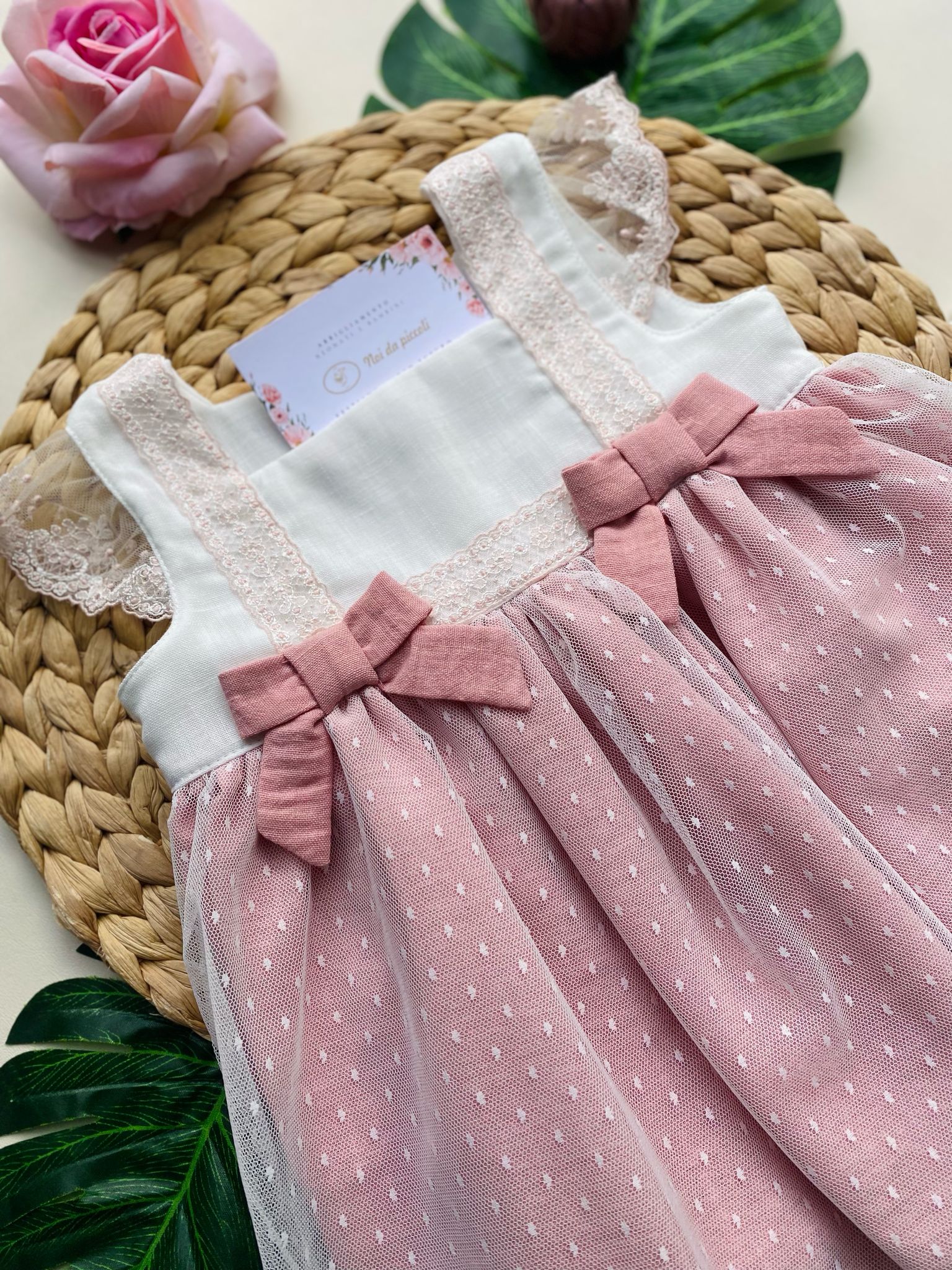 vestina in colorazione bianco e rosa con fiocchettini rosa - Noi da piccoli