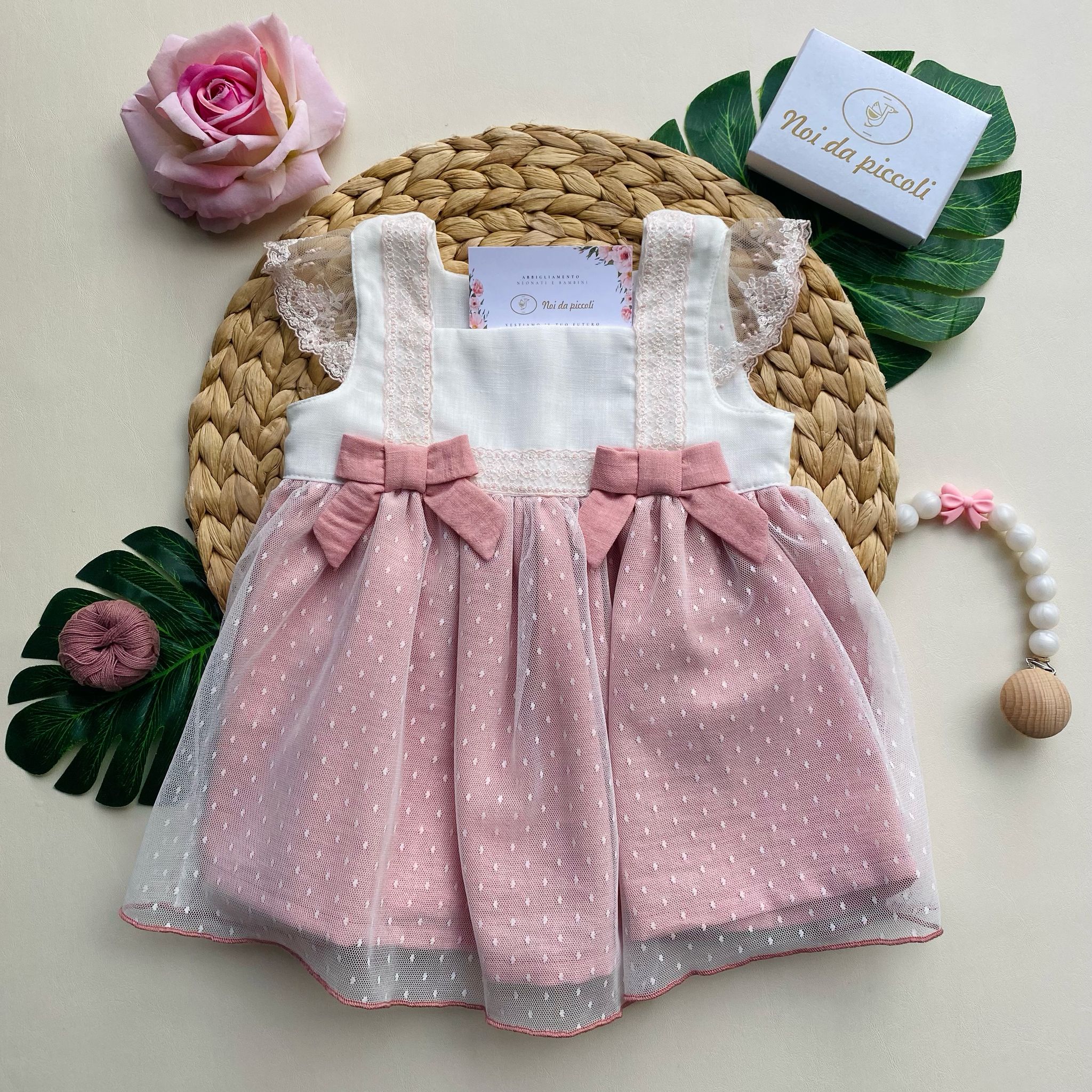 vestina in colorazione bianco e rosa con fiocchettini rosa - Noi da piccoli