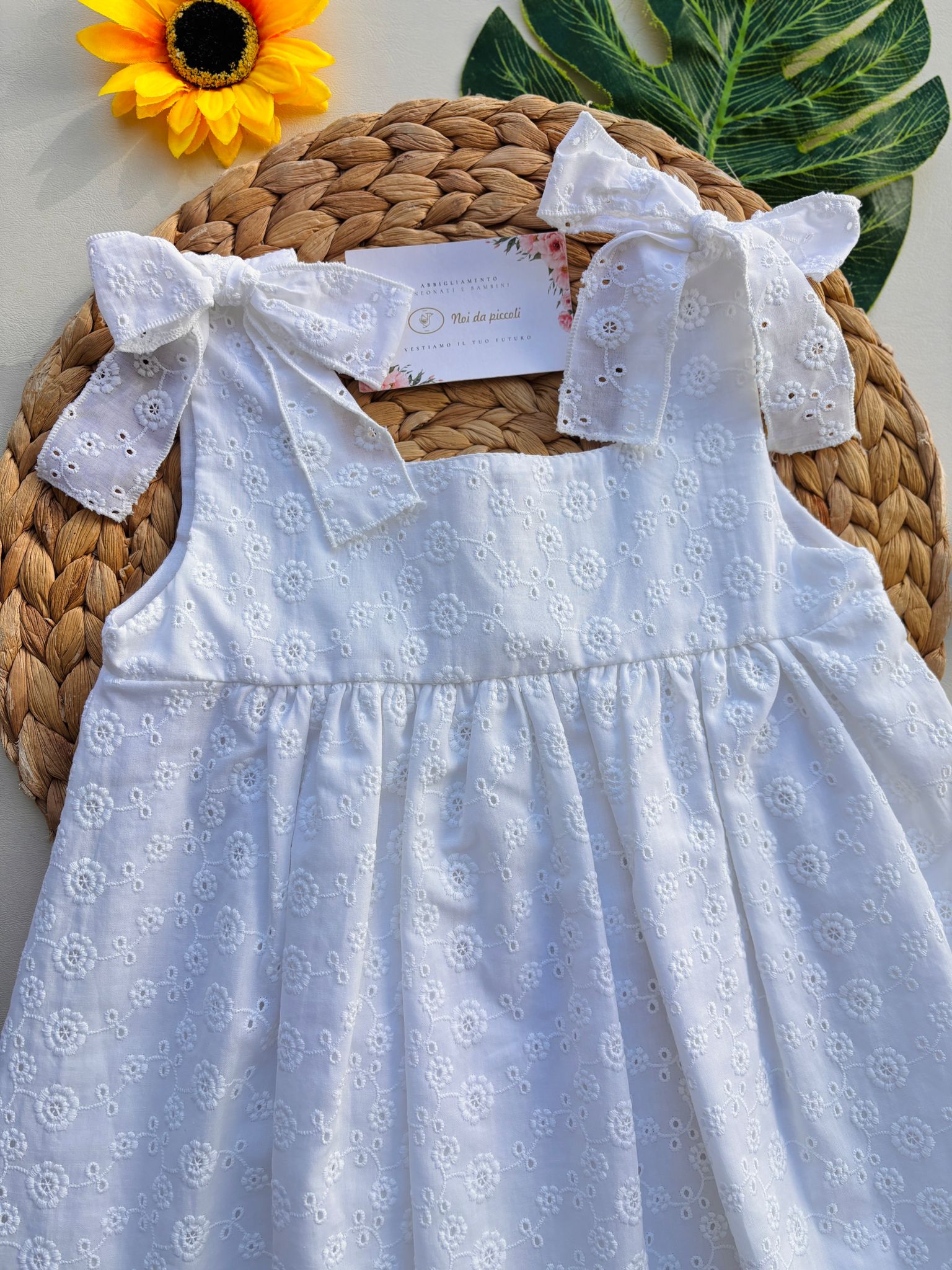 VESTINA IN COTONE CON FIORELLINI E FIOCCHETTINI BIANCO - Noi da piccoli