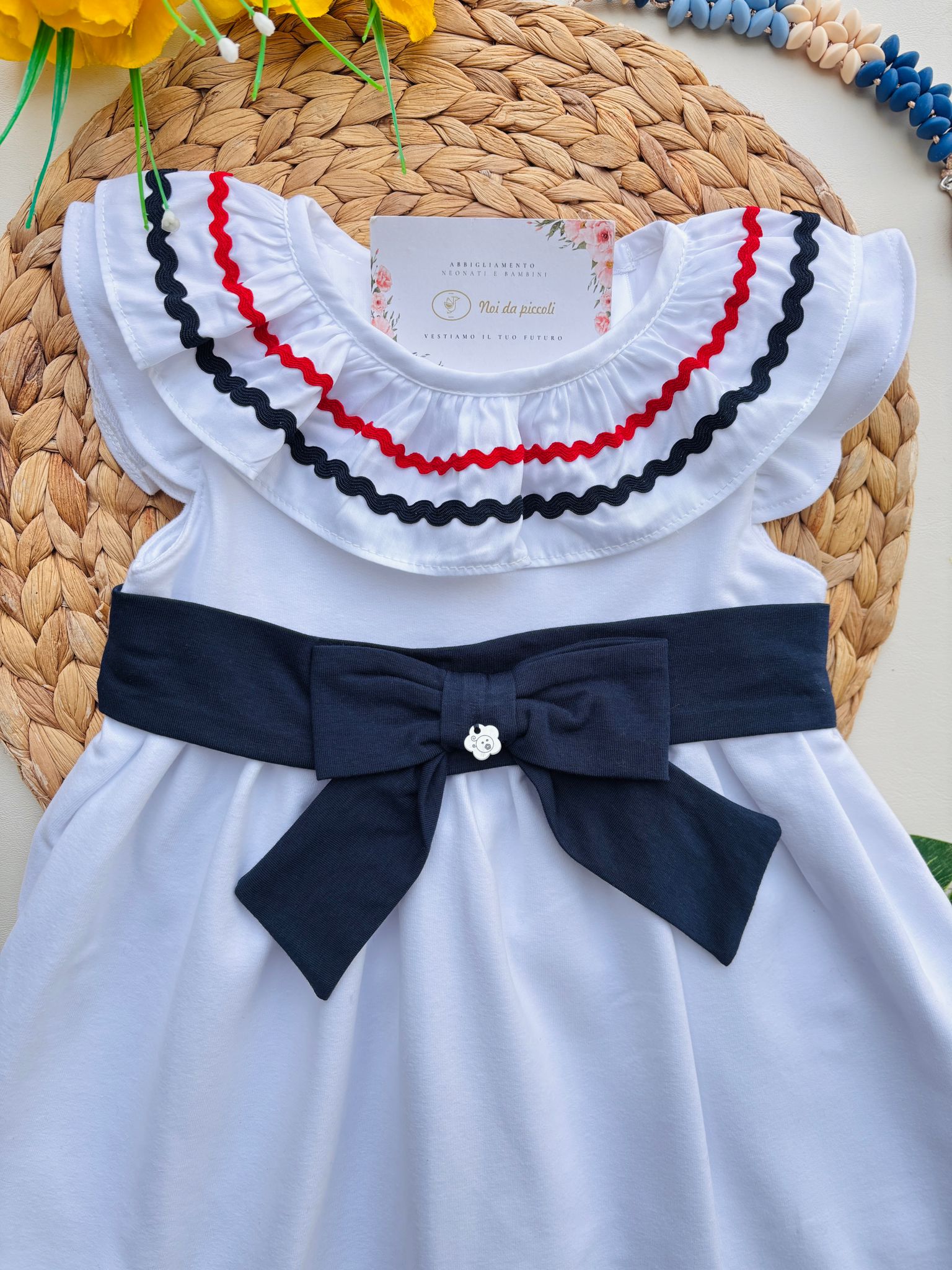 VESTINA IN COTONE CON RICAMI E FASCIA CON FIOCCO BIANCO BLU - Noi da piccoli