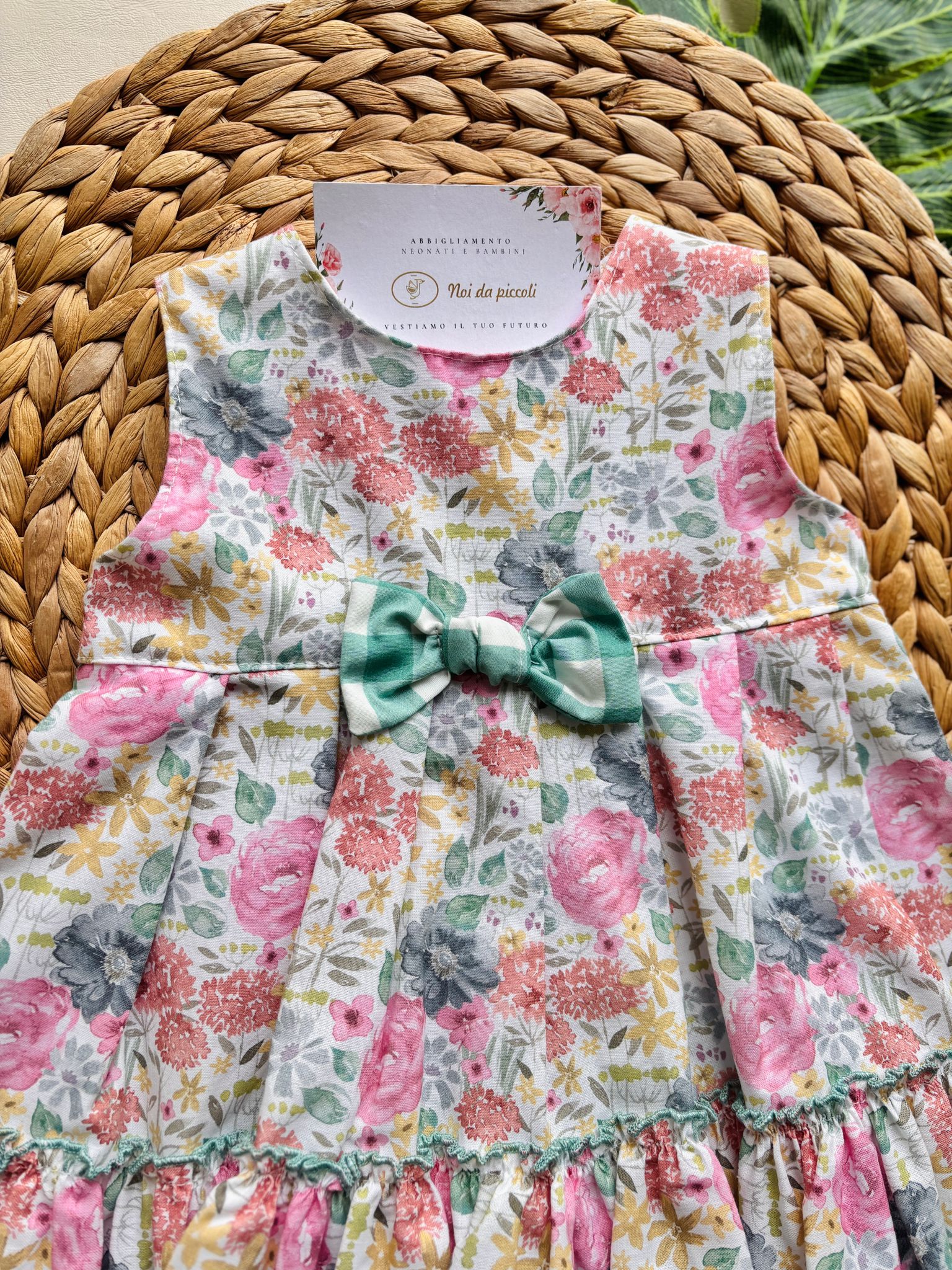 VESTINA IN COTONE FLOREALE CON FIOCCHETTO CENTRALE A QUADRONI VERDE - Noi da piccoli