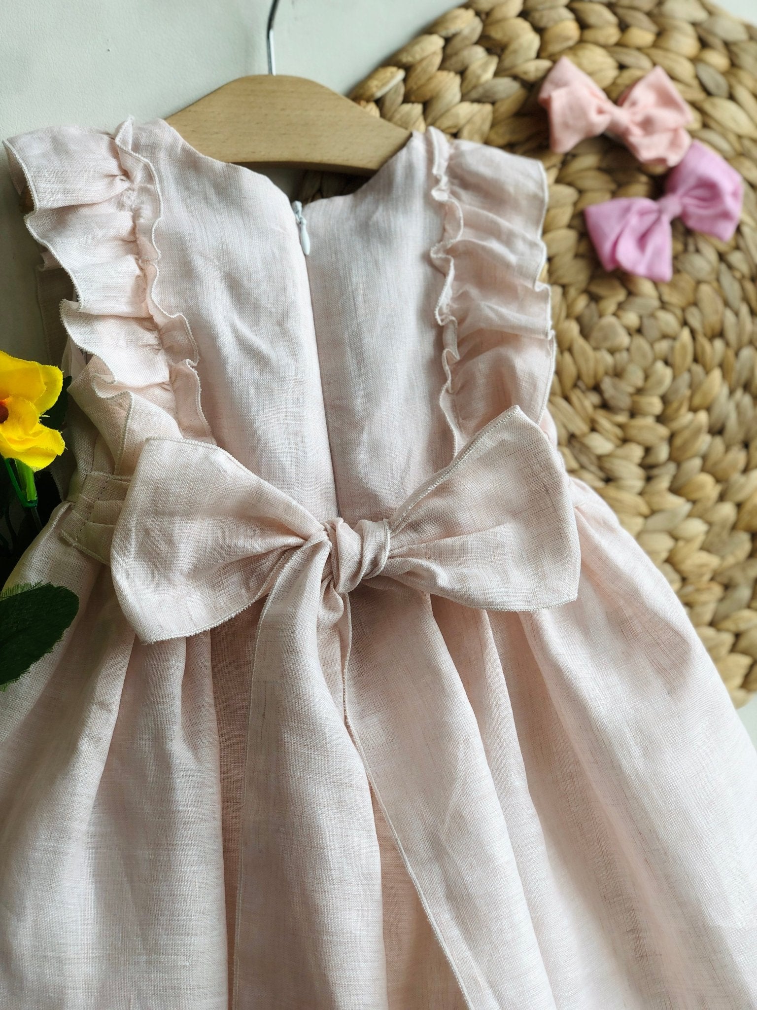 VESTINA ROSA CON FIOCCO FIORI 100% LINO - Noi da piccoli