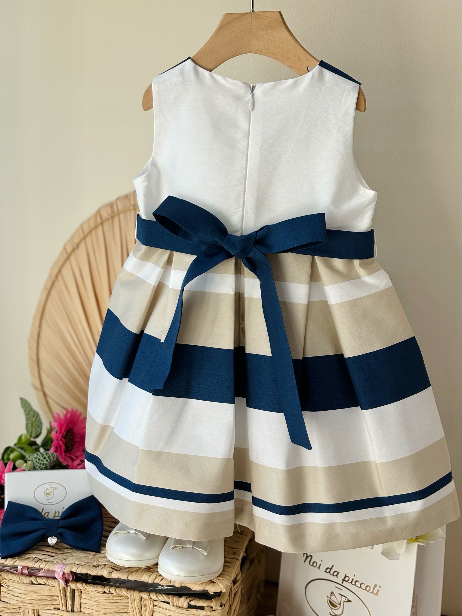 vestito cerimoniale Blu bianco e beige con fiocchetto blu - Noi da piccoli