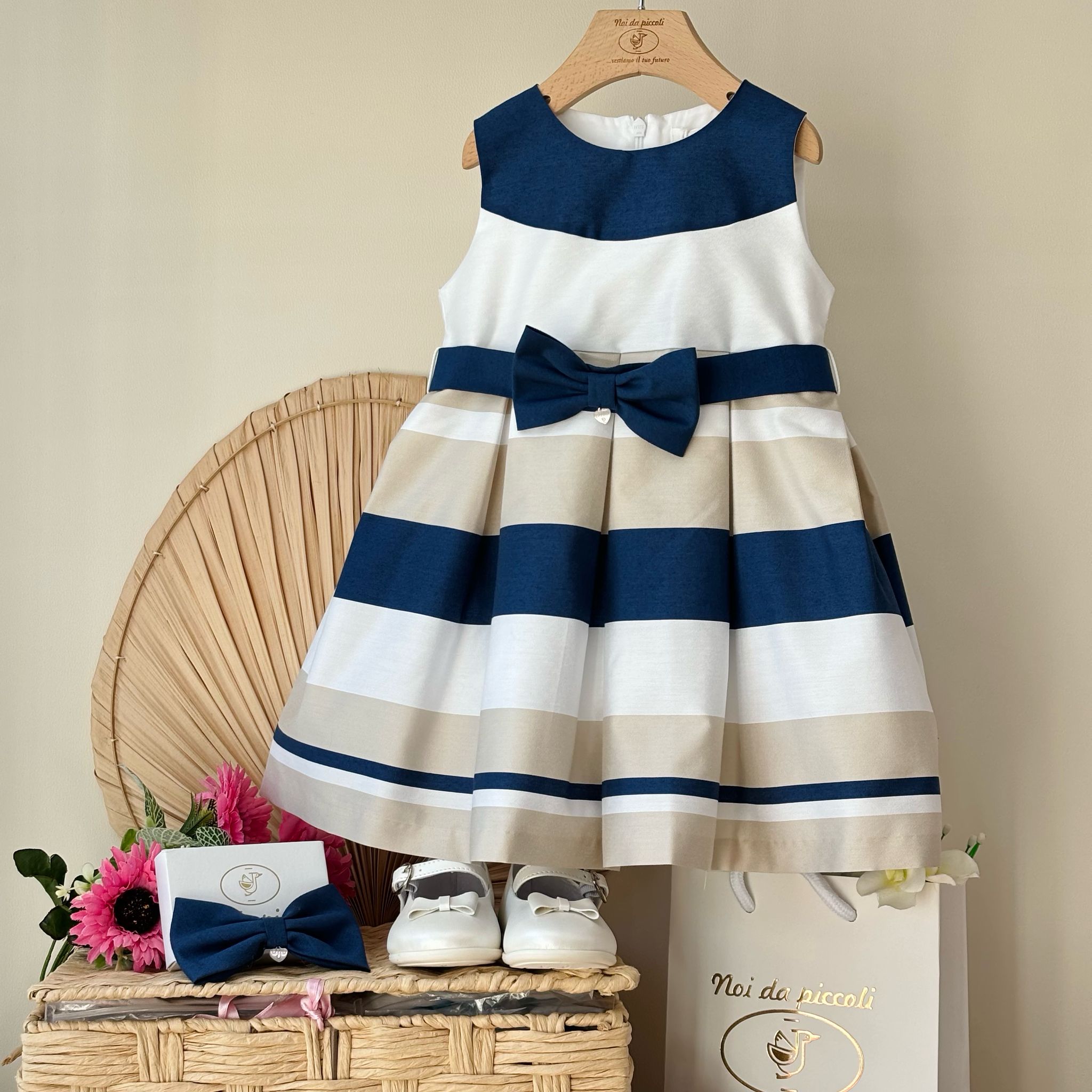 vestito cerimoniale Blu bianco e beige con fiocchetto blu - Noi da piccoli