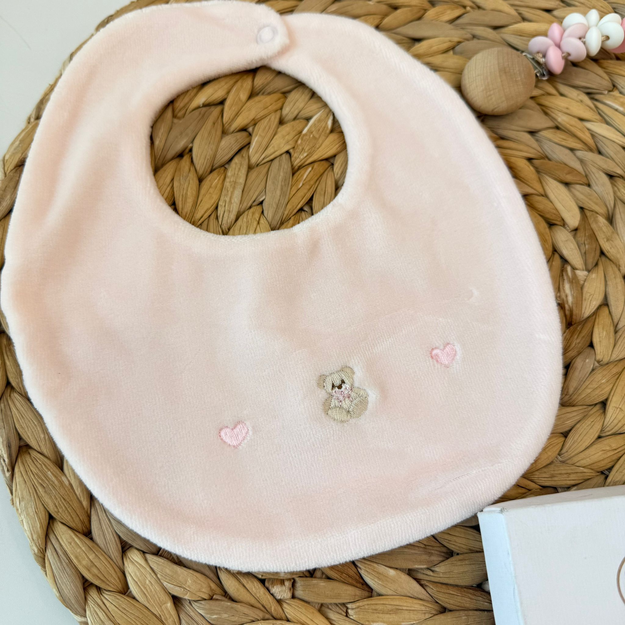 BAVETTA IN CINIGLIA ROSA CON ORSETTO E CUORICINO