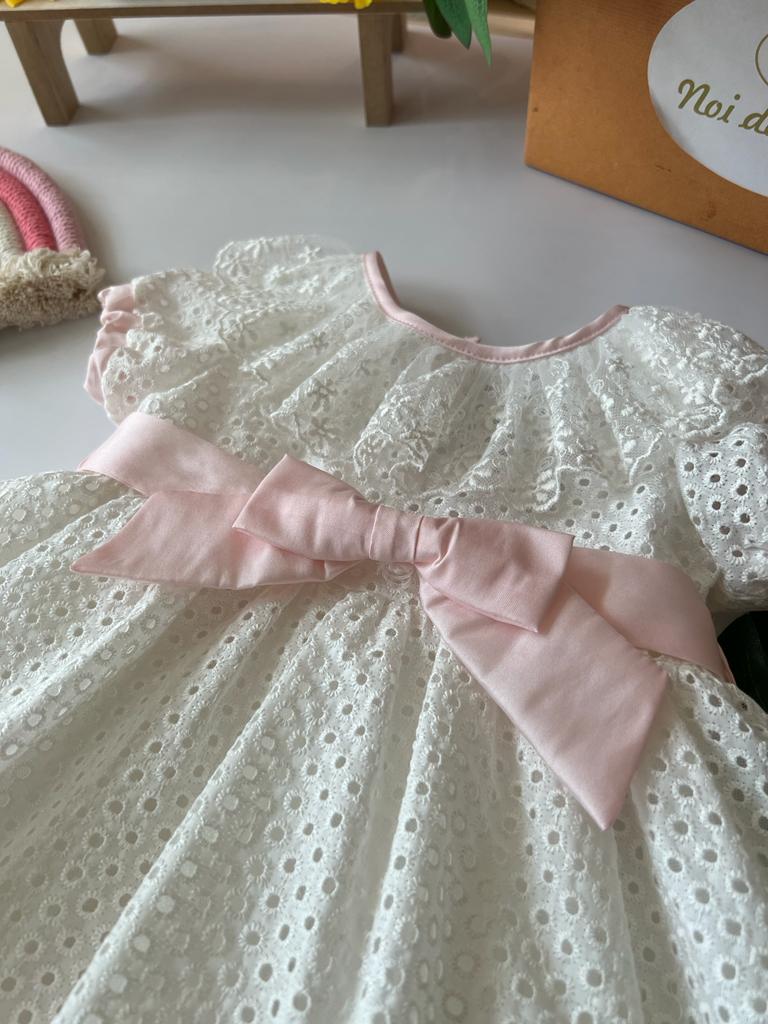 ABITINO BIANCO E DETTAGLI ROSA - Noi da piccoli