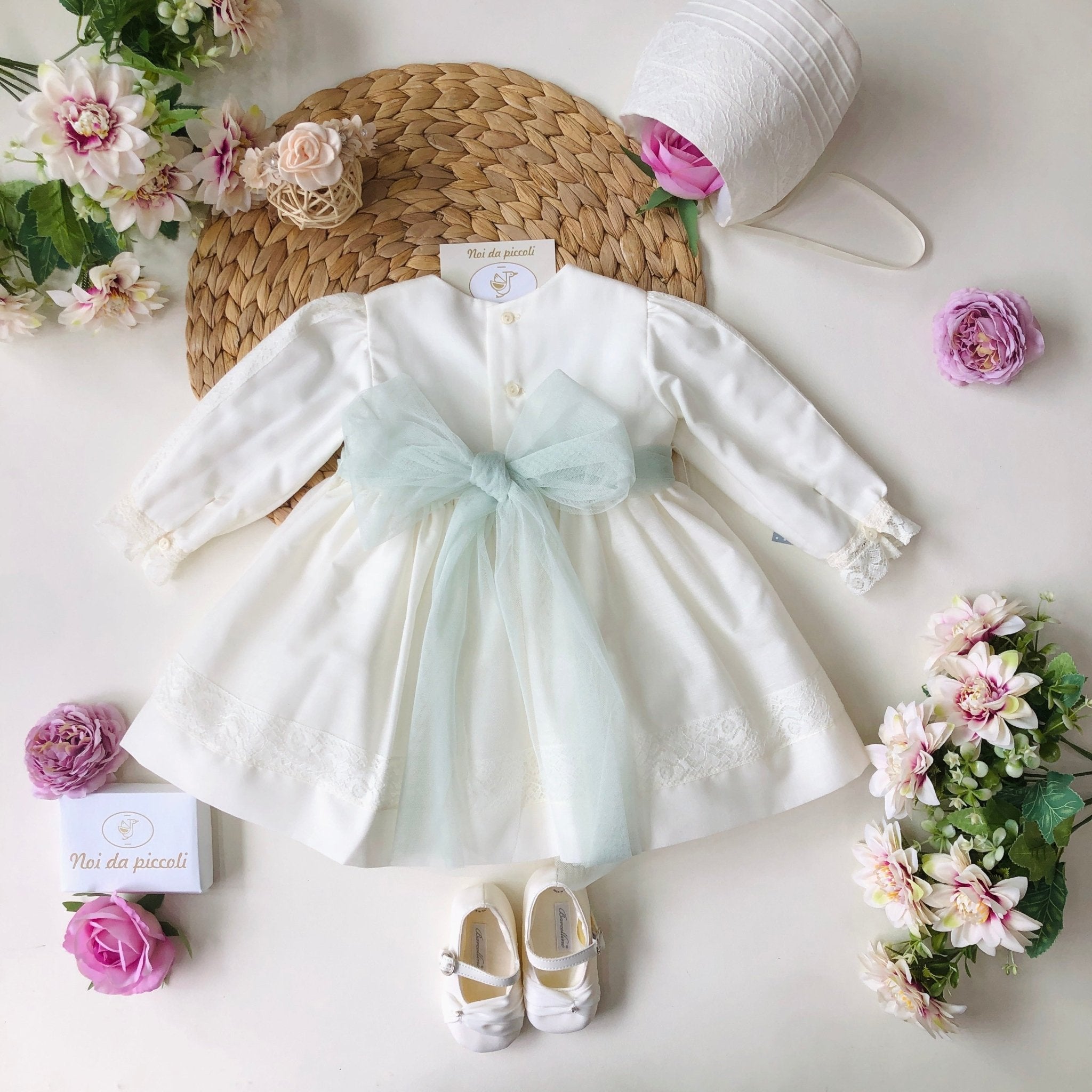 ABITINO CERIMONIALE AVORIO CON FASCIA SALVIA ARTEMISIA ha - Noi da piccoli