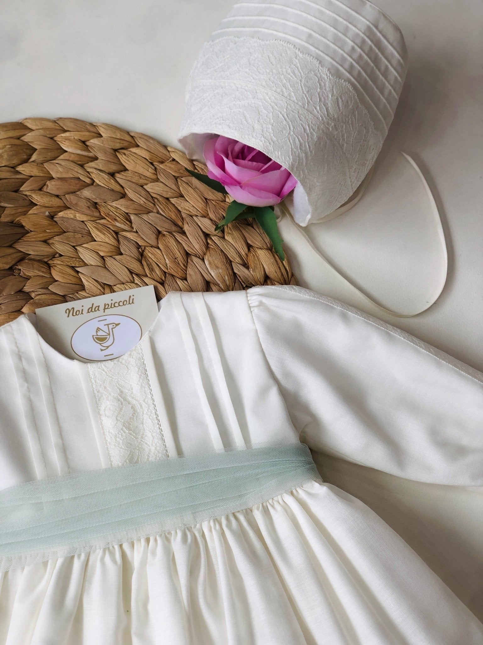 ABITINO CERIMONIALE AVORIO CON FASCIA SALVIA ARTEMISIA ha - Noi da piccoli