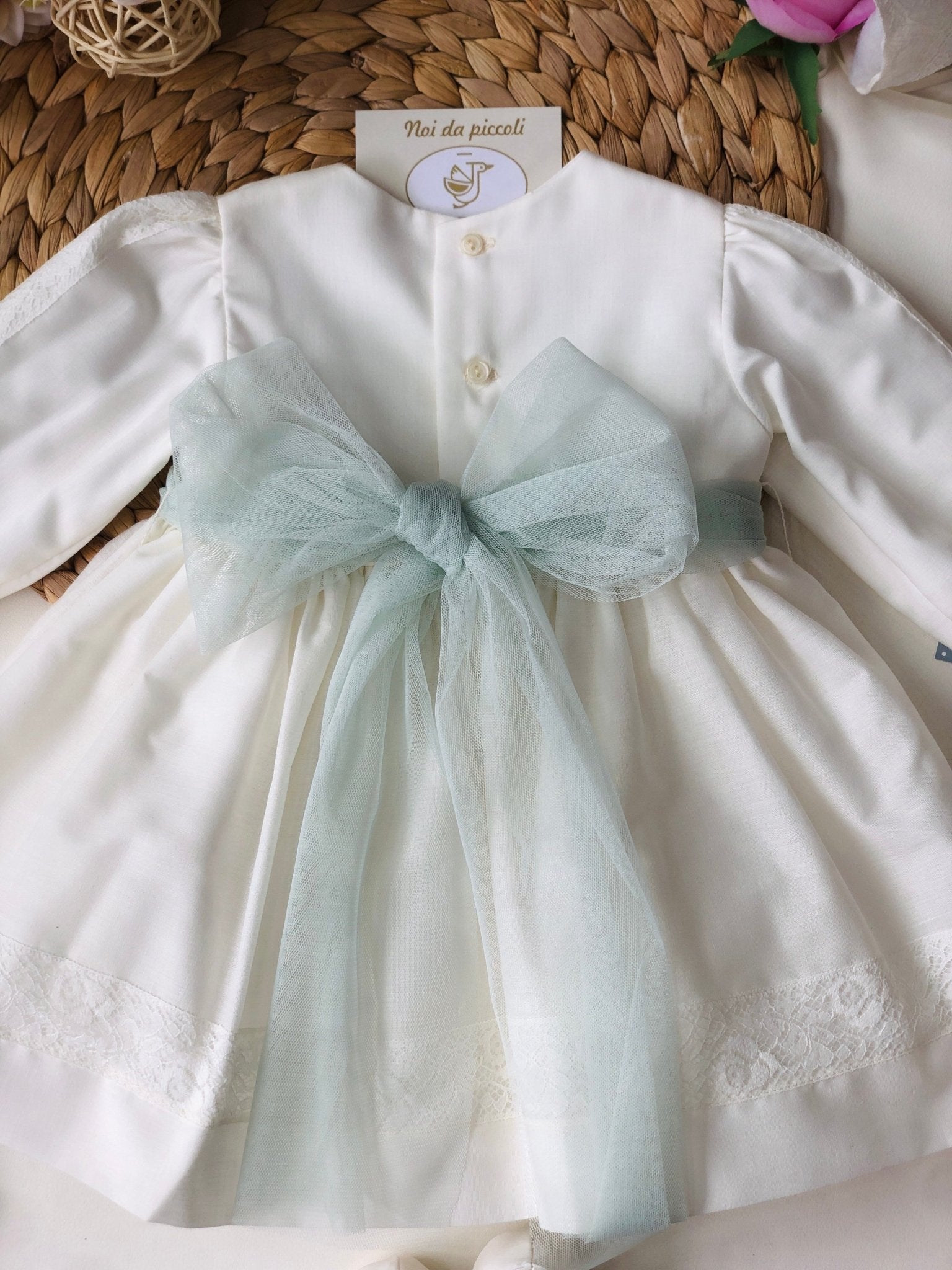 ABITINO CERIMONIALE AVORIO CON FASCIA SALVIA ARTEMISIA ha - Noi da piccoli