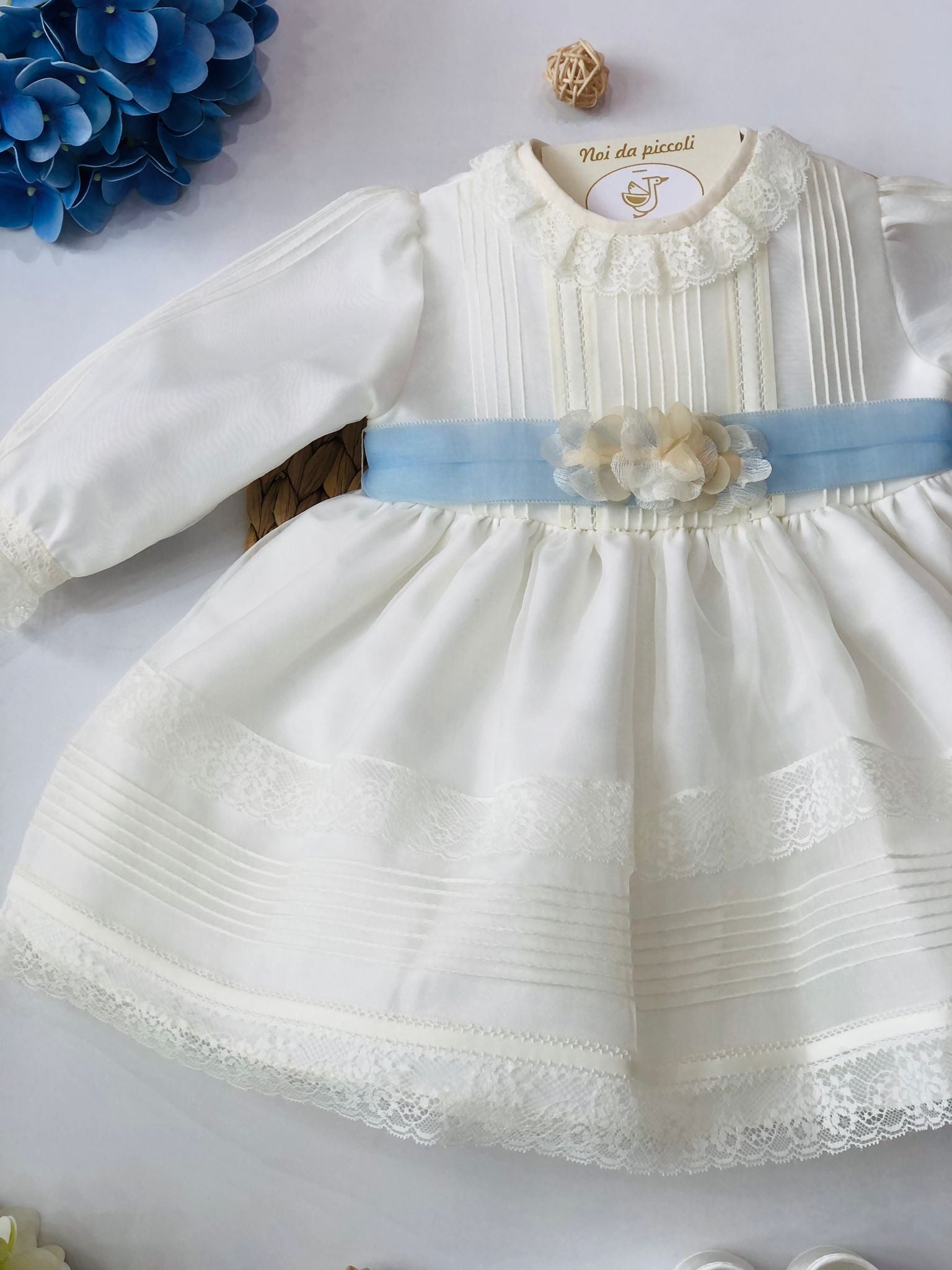 ABITINO CERIMONIALE AVORIO E FASCIA AZZURRO POLVERE - Noi da piccoli