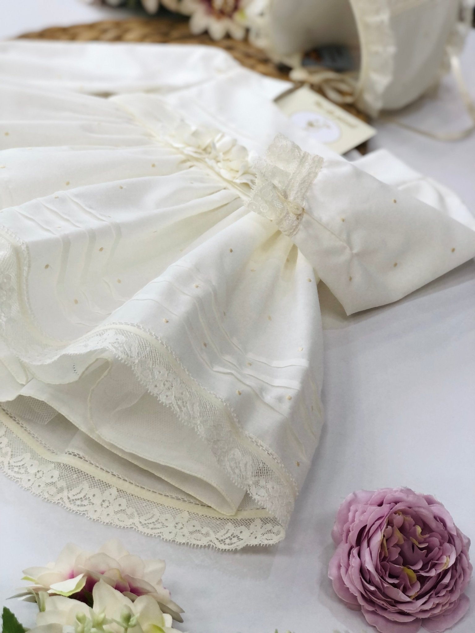 ABITINO CERIMONIALE AVORIO POIS E FIORI SISSI - Noi da piccoli