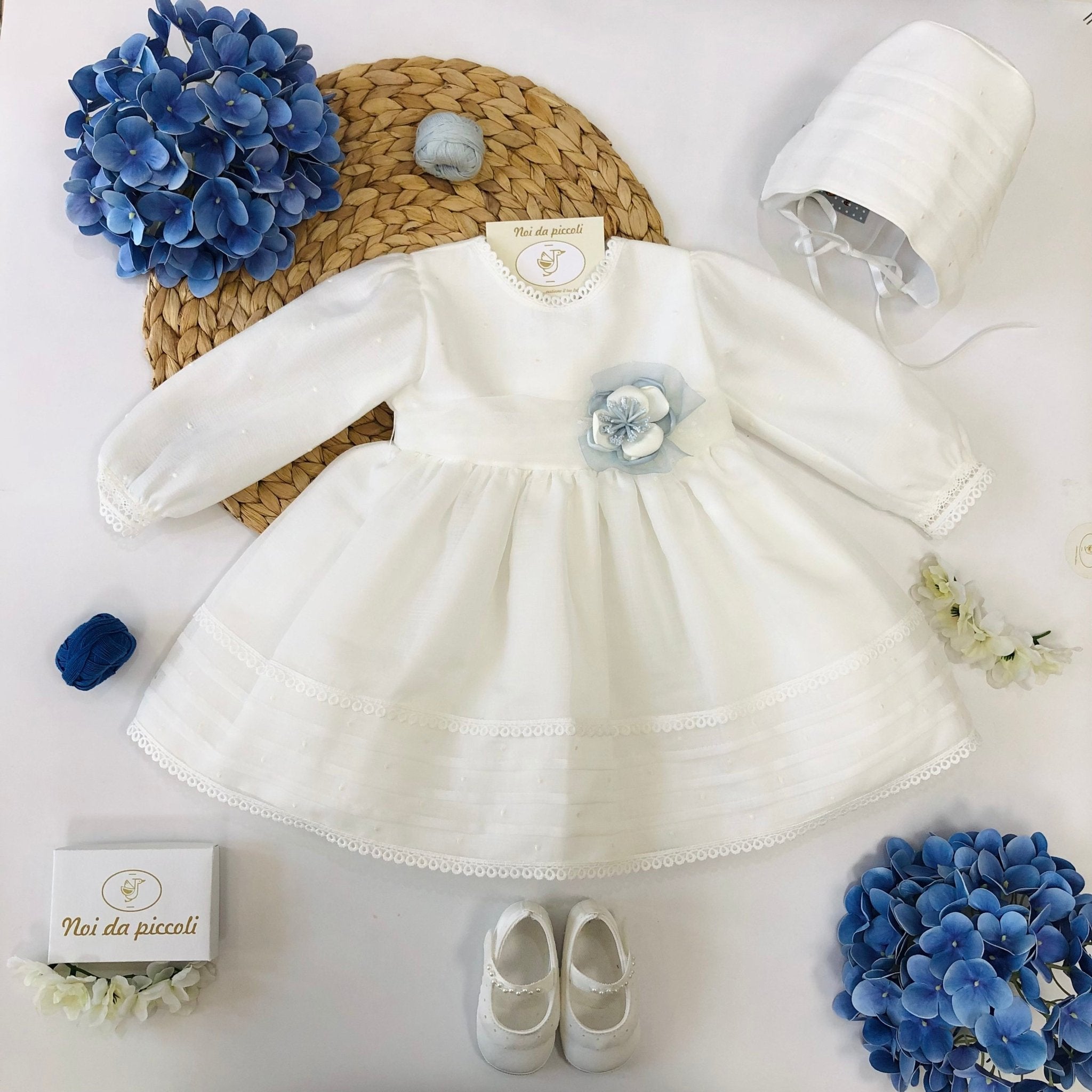 ABITINO CERIMONIALE BIANCO CON FIORE POLVERE SOPHIA - Noi da piccoli