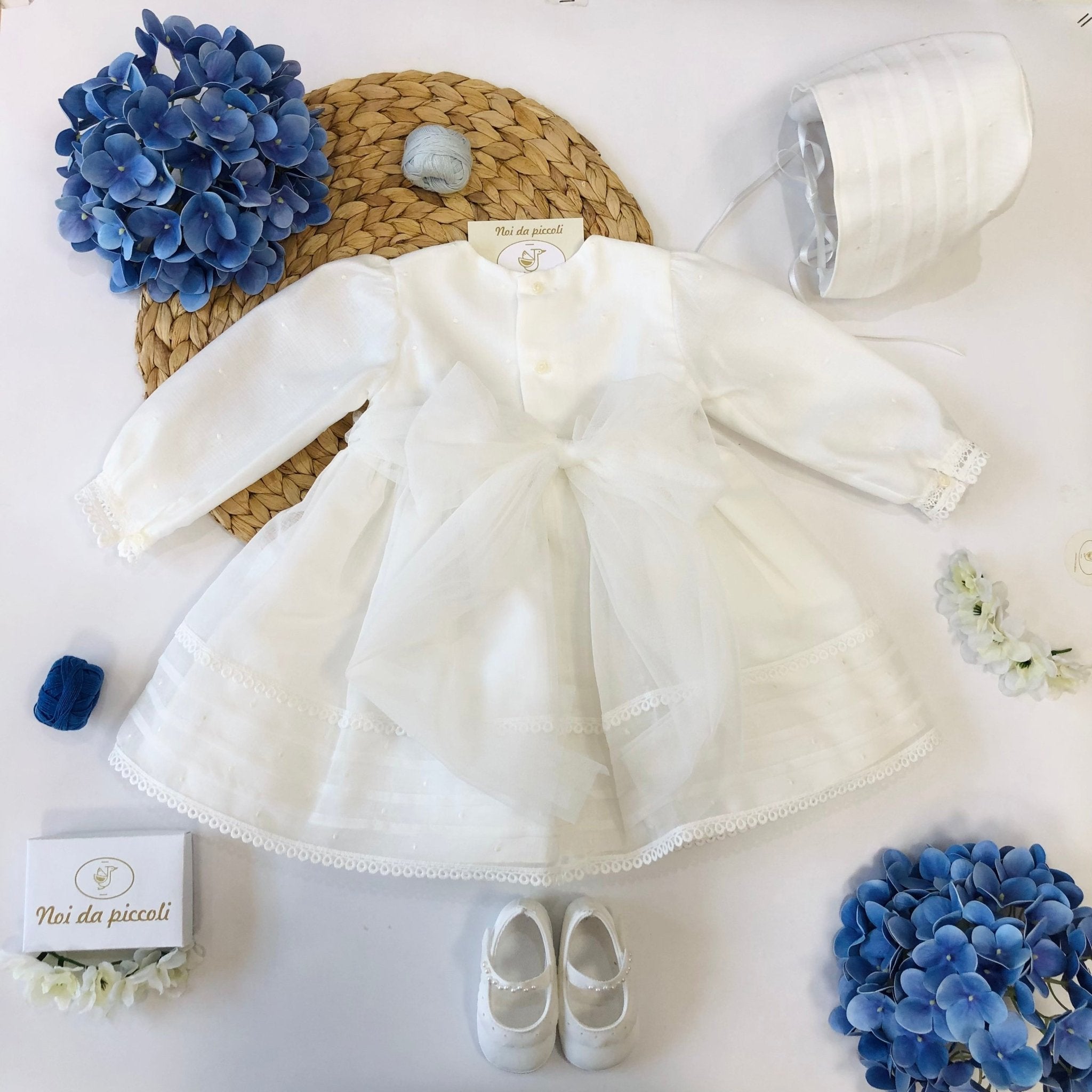 ABITINO CERIMONIALE BIANCO CON FIORE POLVERE SOPHIA - Noi da piccoli