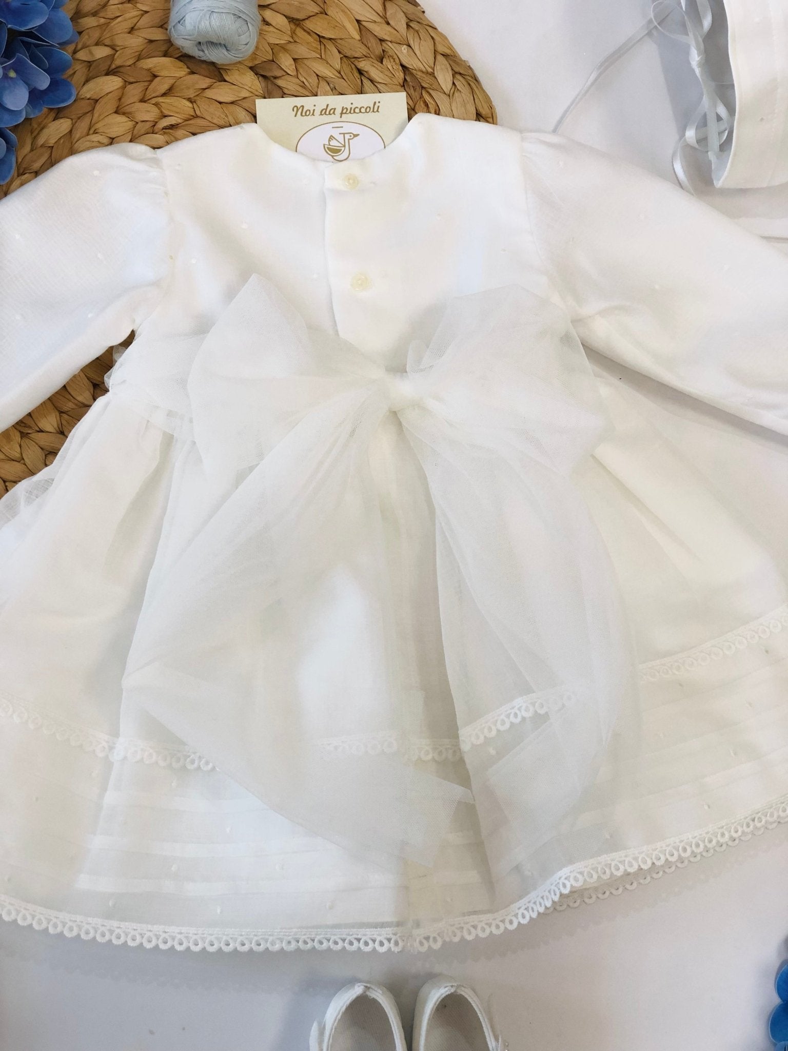 ABITINO CERIMONIALE BIANCO CON FIORE POLVERE SOPHIA - Noi da piccoli