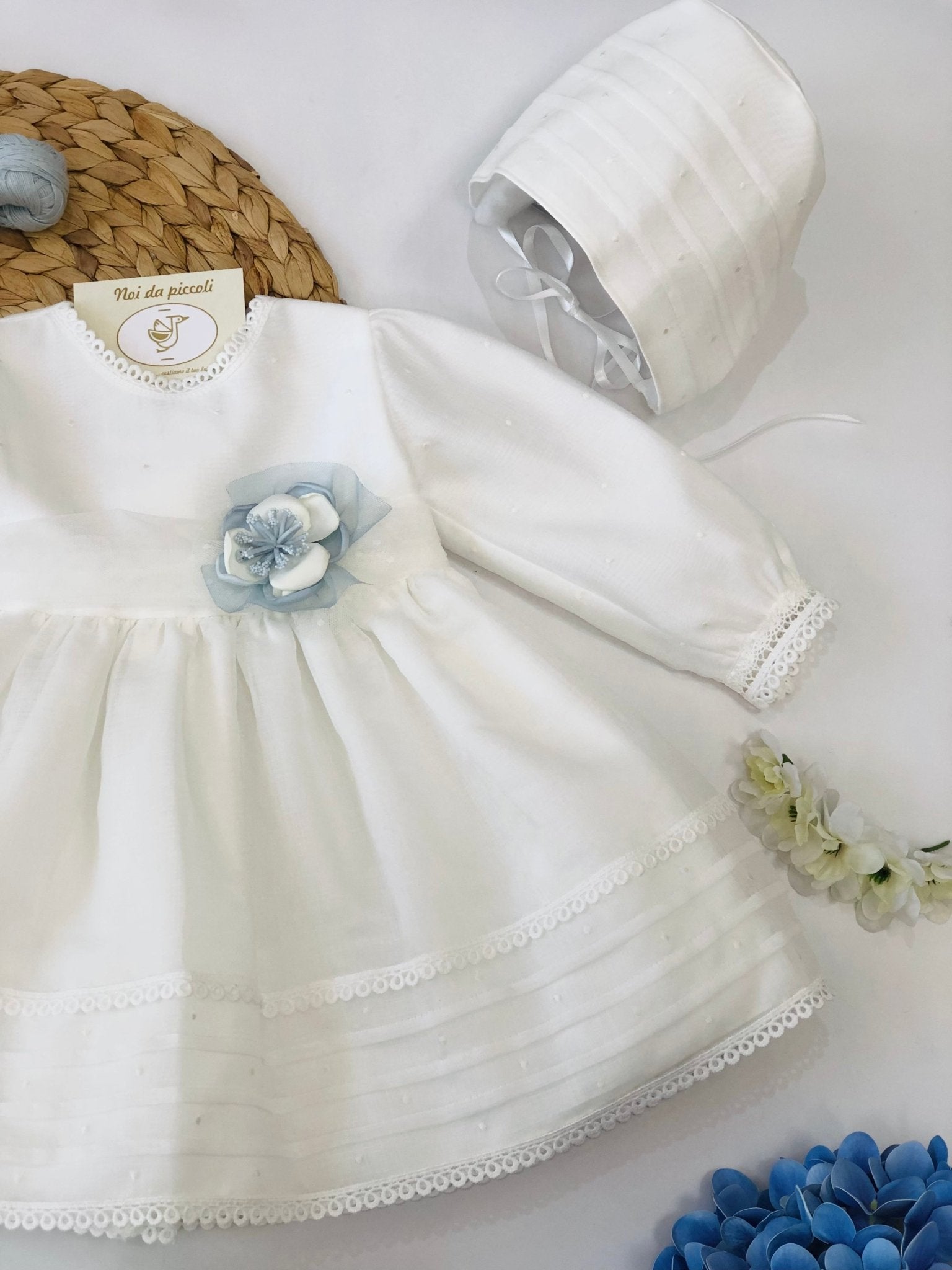 ABITINO CERIMONIALE BIANCO CON FIORE POLVERE SOPHIA - Noi da piccoli