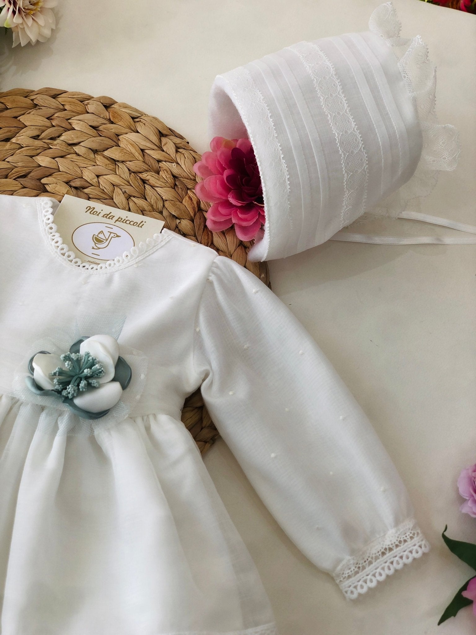 ABITINO CERIMONIALE BIANCO CON FIORE VERDE SOPHIA - Noi da piccoli