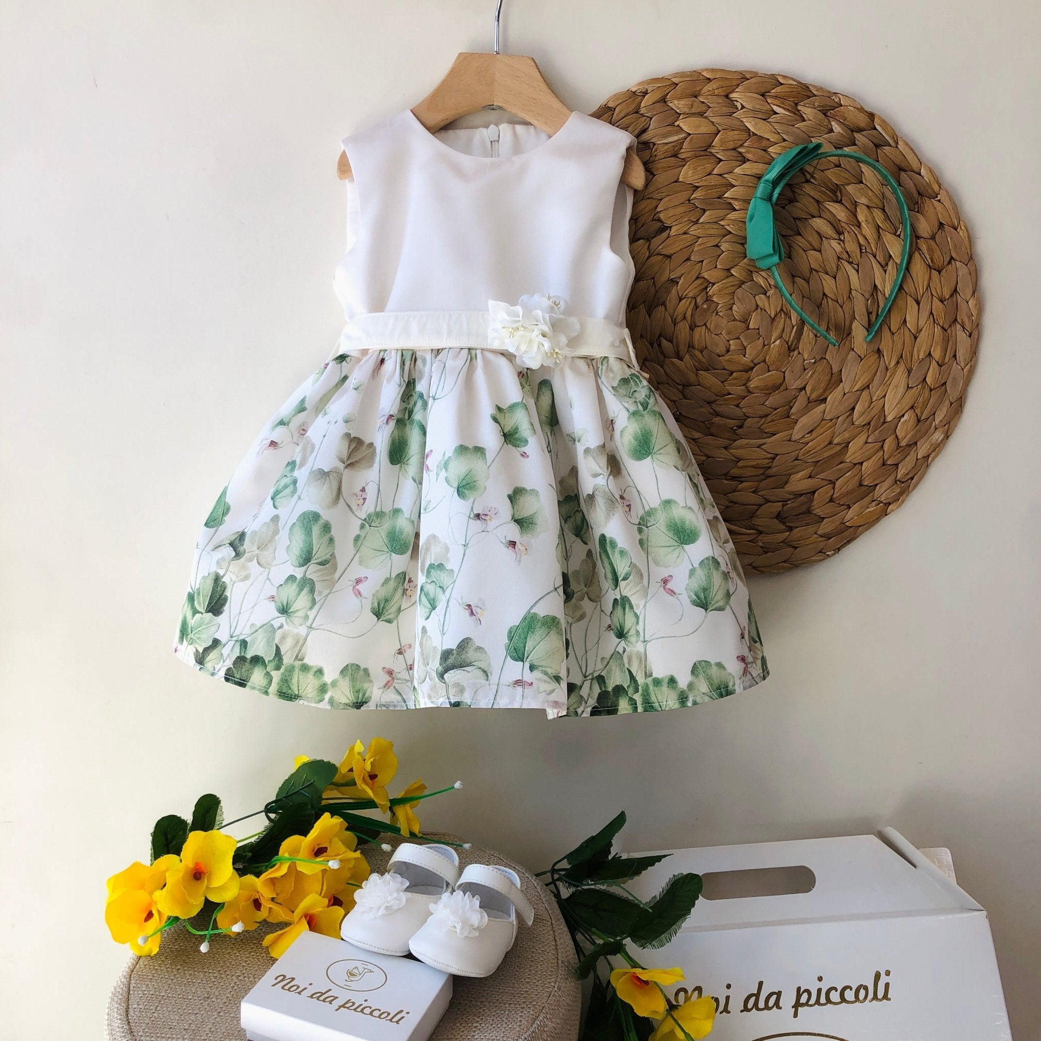 ABITINO CERIMONIALE BIANCO CON FIORI VERDI - Noi da piccoli